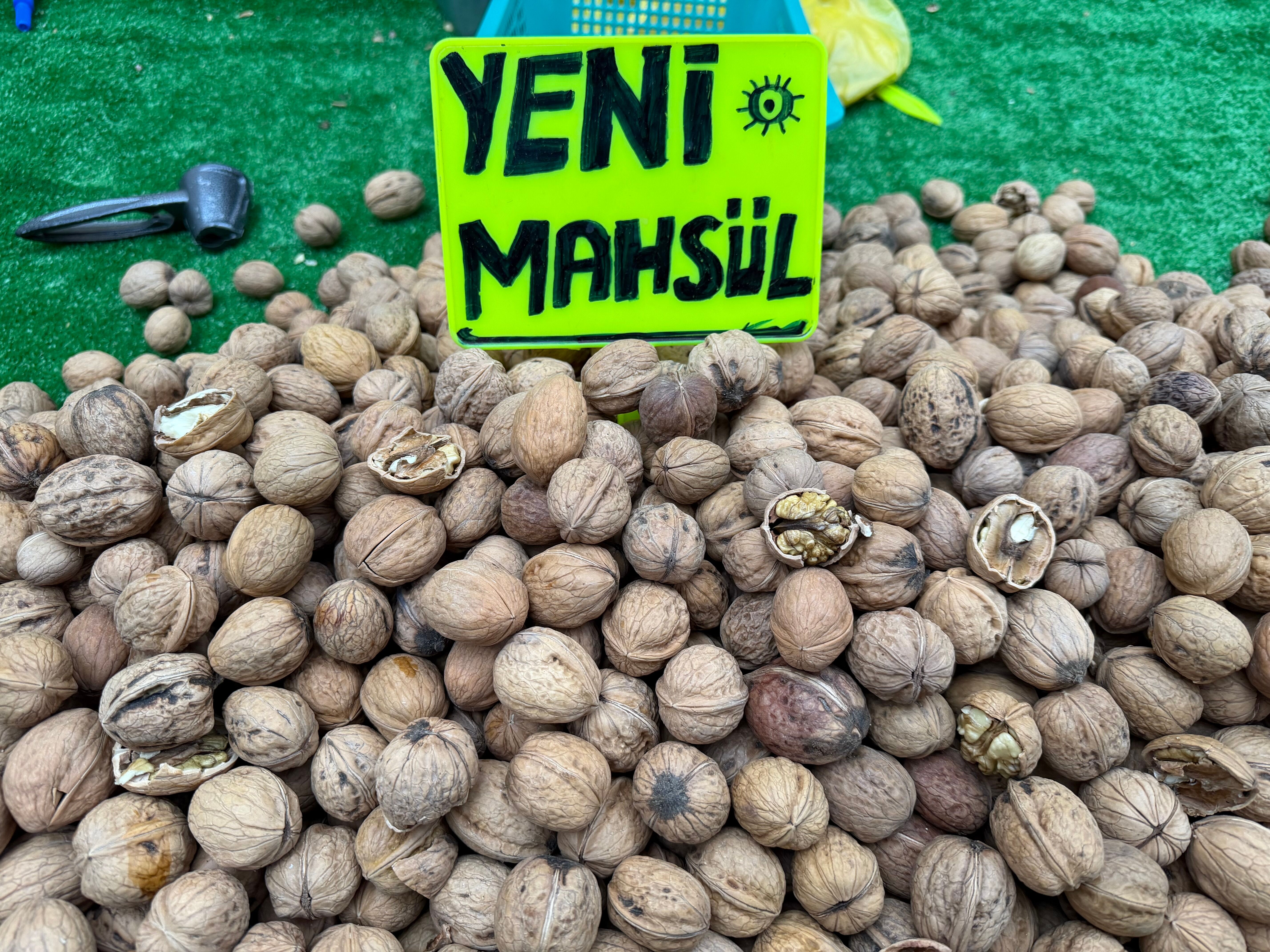 Aydinda Ceviz Tezghlara Indi Vatandas Bol Bol Ceviz Yiyecek 694524 B22918