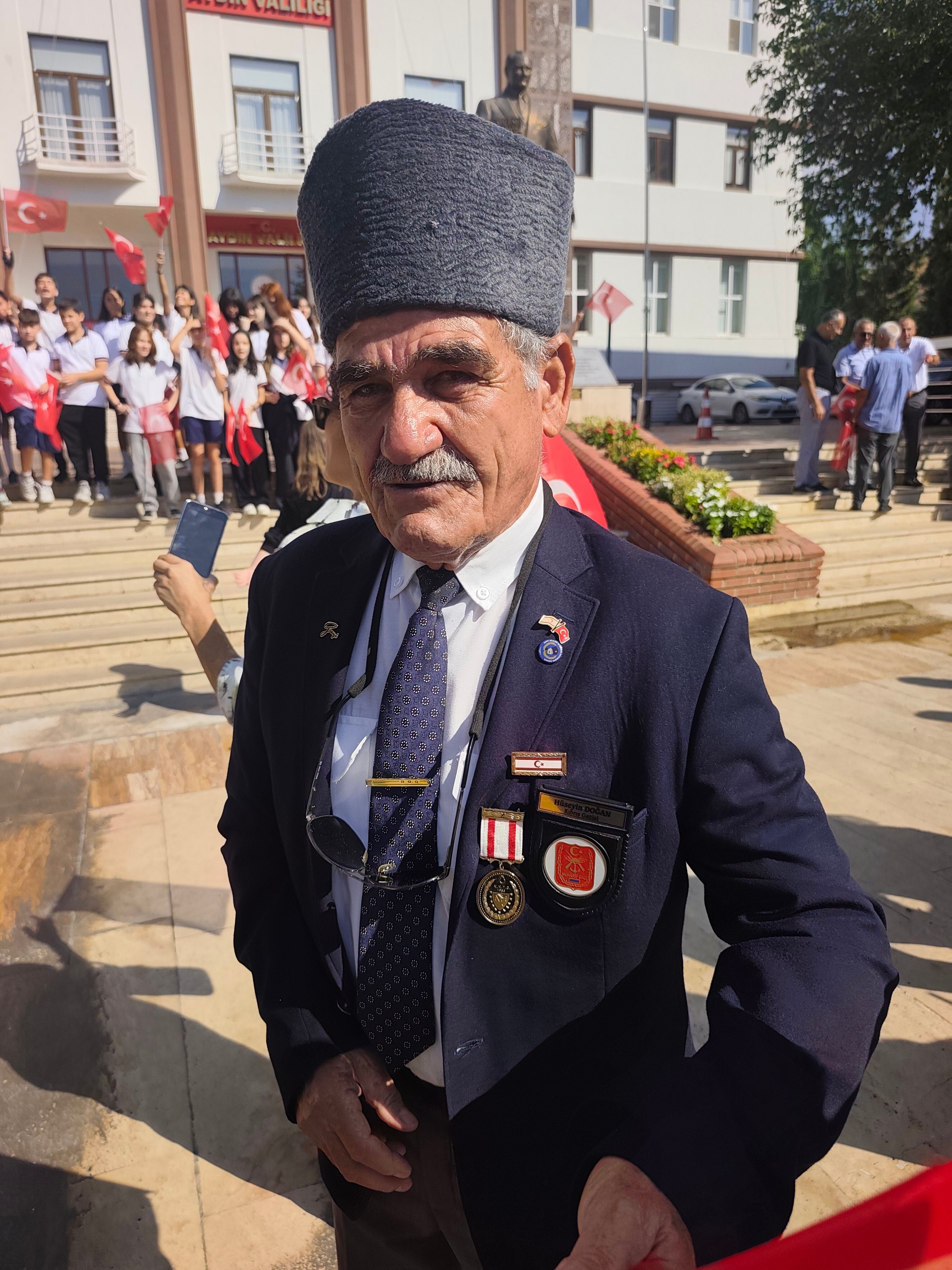Aydinda Gaziler Icin Anlamli Yuruyus Turk Bayraklariyla Vali 693249 15Bc7C