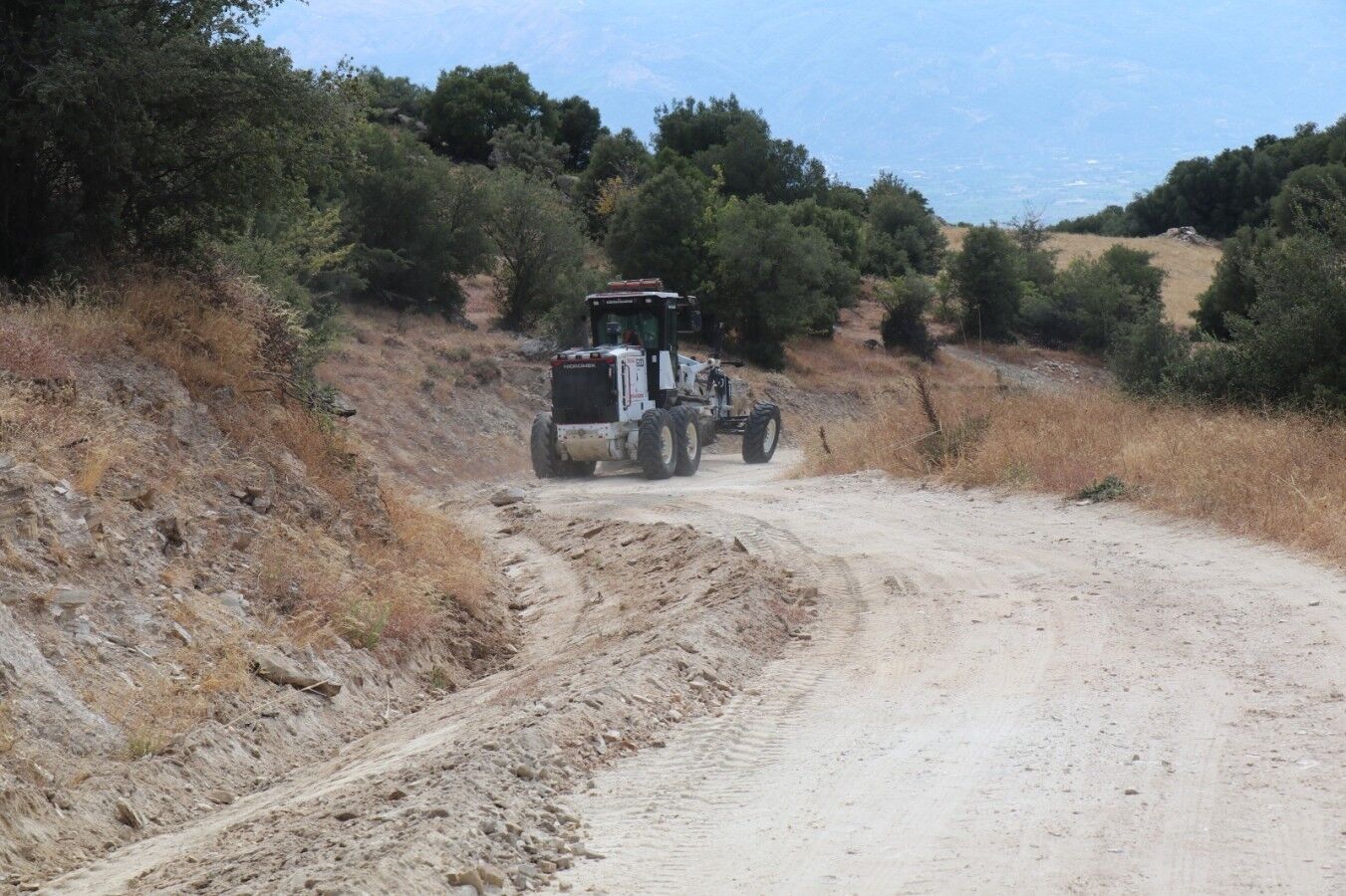 Bozdogan Belediyesi Yol Calismalarina Devam Ediyor 1790690103720 542919