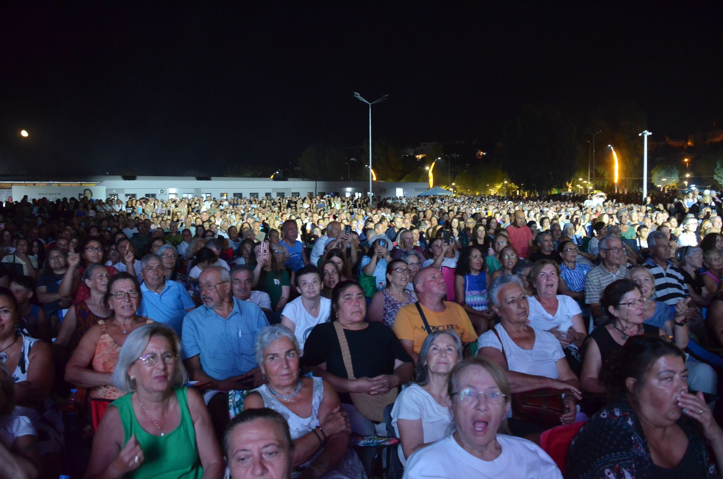 Didim Baris Senligi Candan Ercetin Konseriyle Sona Erdi 689458 2Ef62C