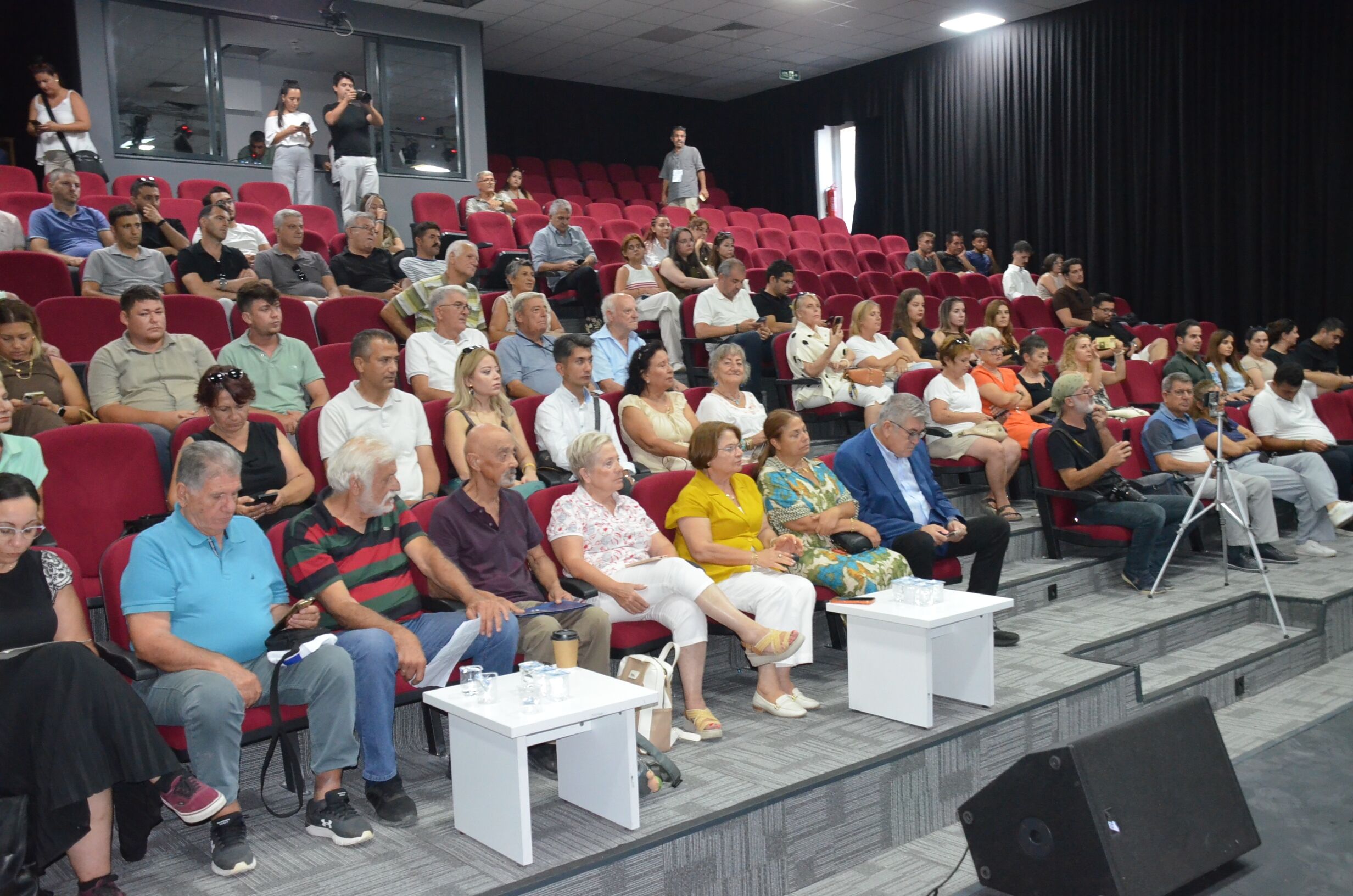 Didim Baris Senliginde Ayri Dilde Ayni Ezgi Baris Temasi Ele 689444 4791D4