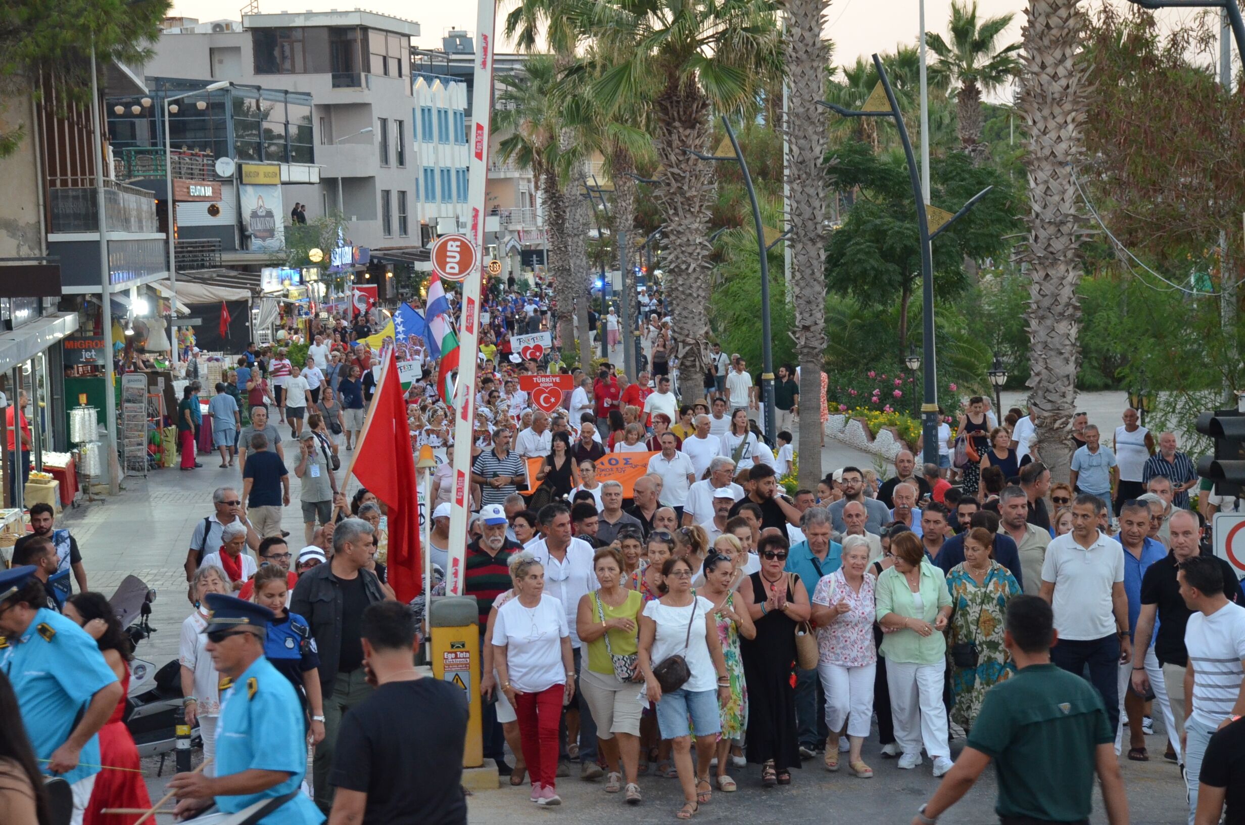 Didim Baris Senliginde Baris Yuruyusu Duzenlendi 689455 31C0D5