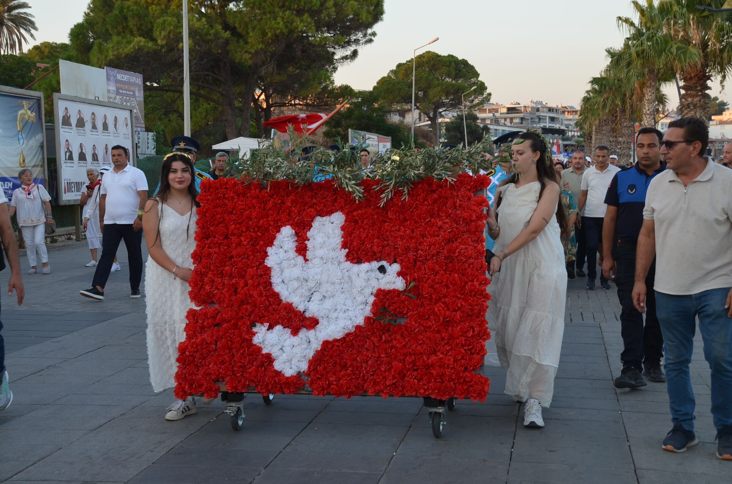 Didim Baris Senliginde Baris Yuruyusu Duzenlendi 689455 810Eba
