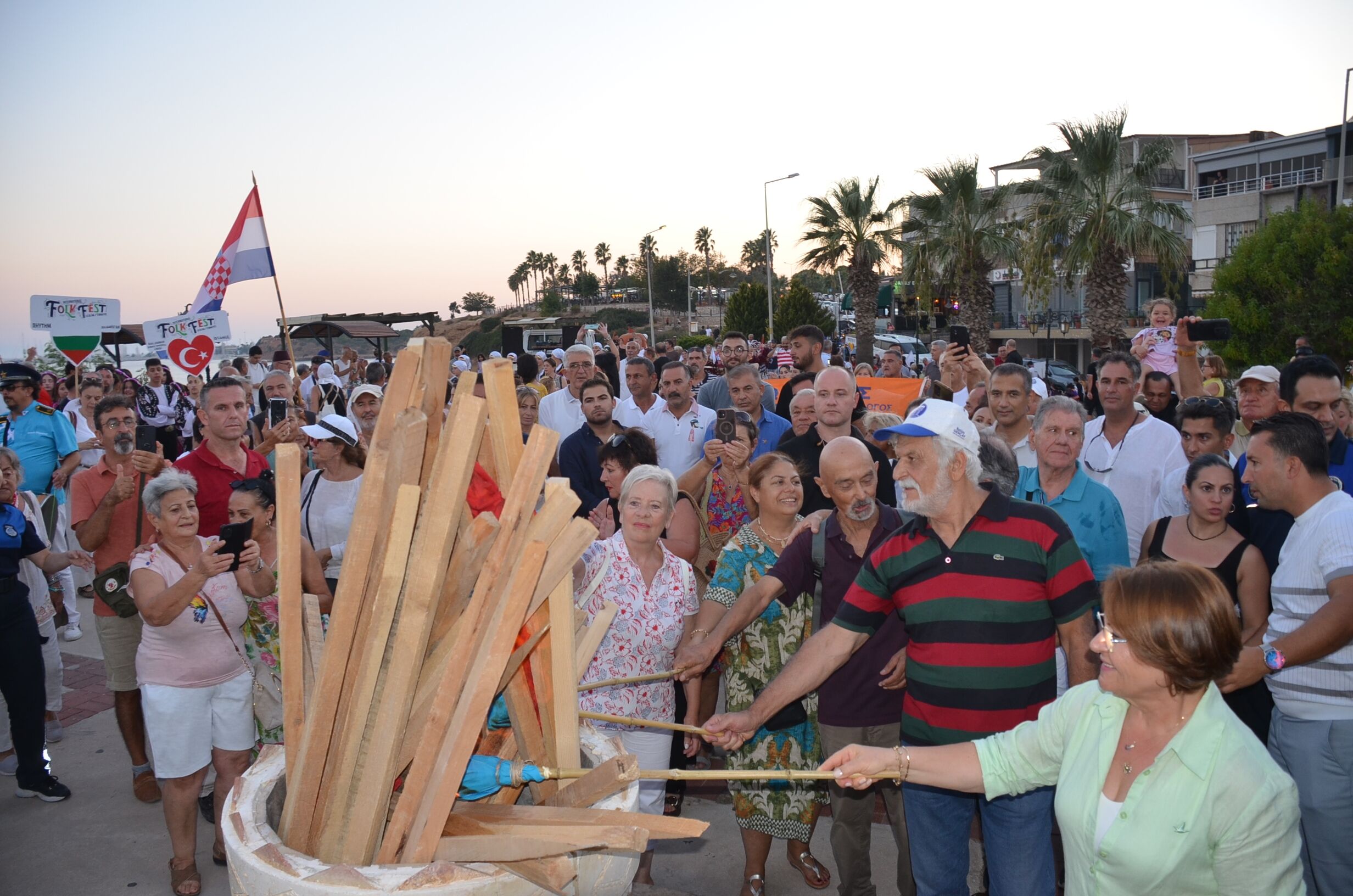 Didim Baris Senliginde Baris Yuruyusu Duzenlendi 689455 C188B5