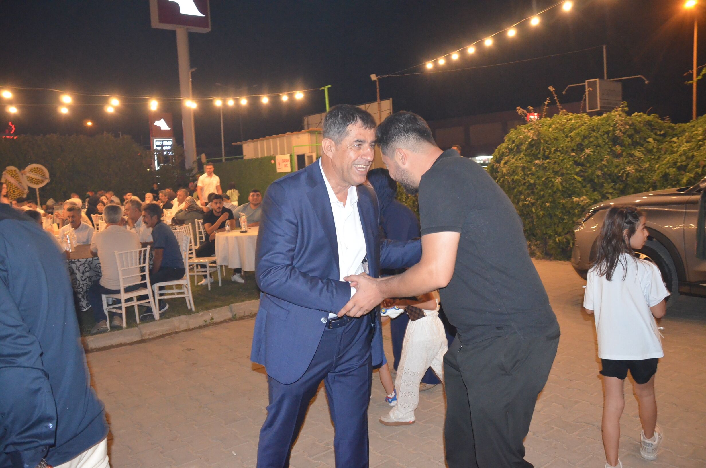 Didimin Taninmis Esnafi Gorkemli Dugunle Oglunu Evlendirdi 691139 21409D