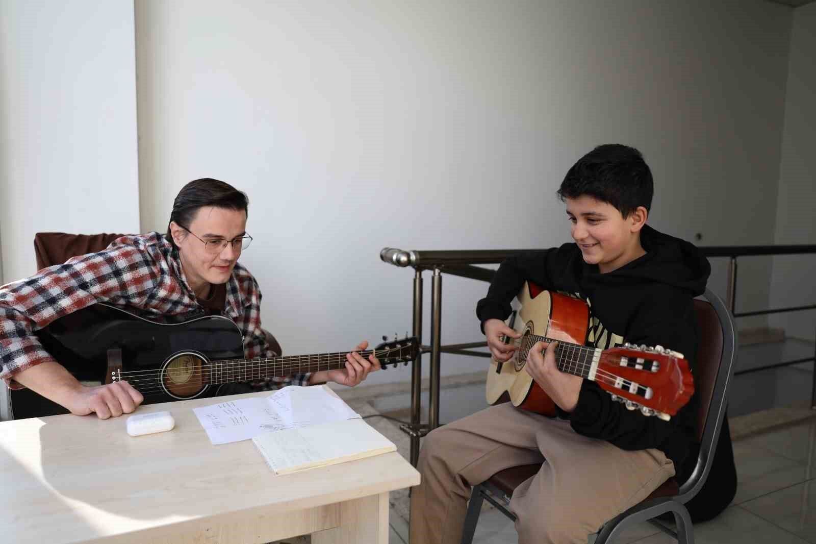 Efeler De Muzik Akademisi Kurslari Basliyor 1789801502943 408370