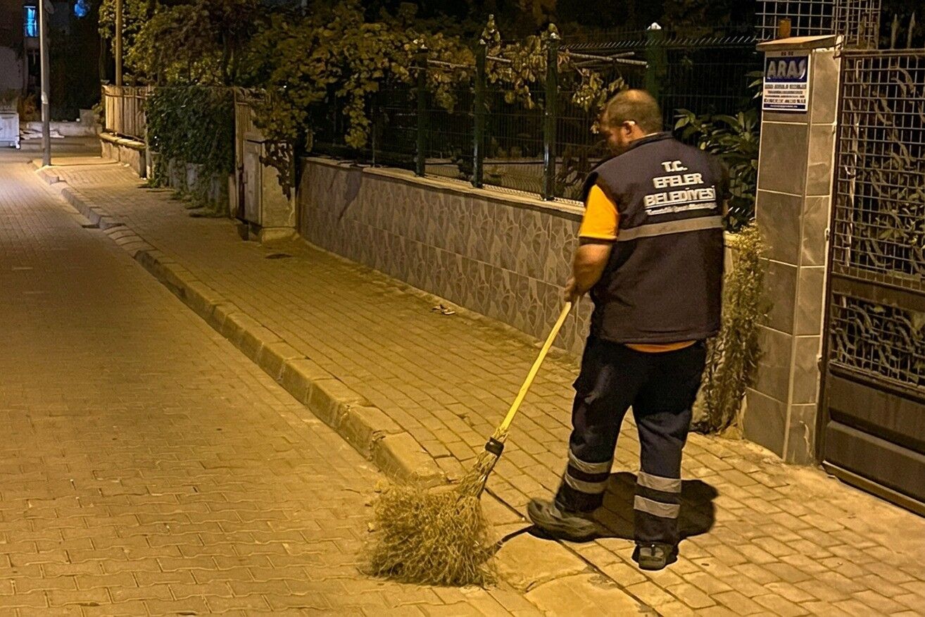 Efeler De Temizlik Mesaisi Suruyor 1790581800584 988183