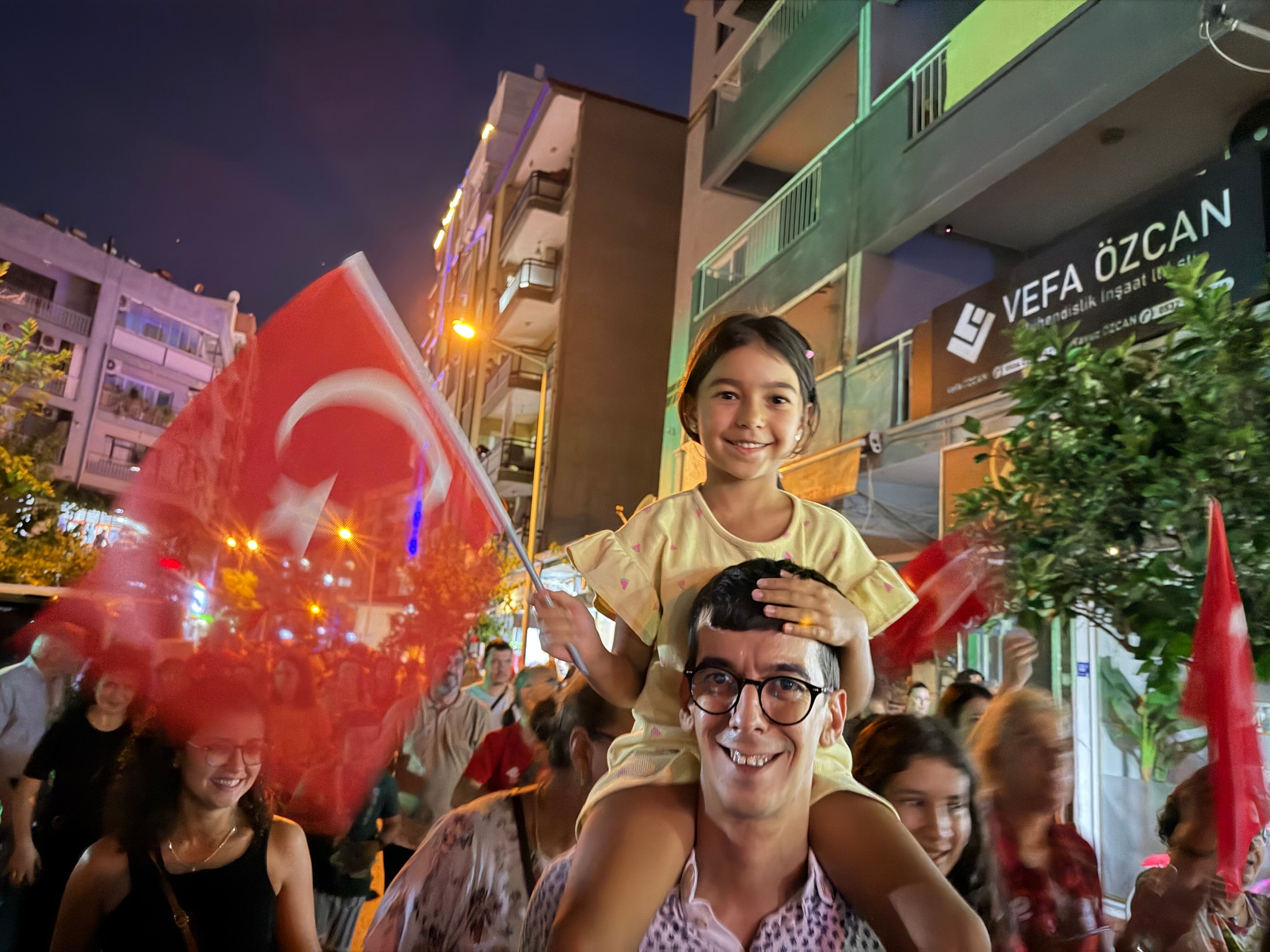 Efelerde 7 Eylul Coskusu Sokaklar Marslarla Yankilandi 690855 1E793E