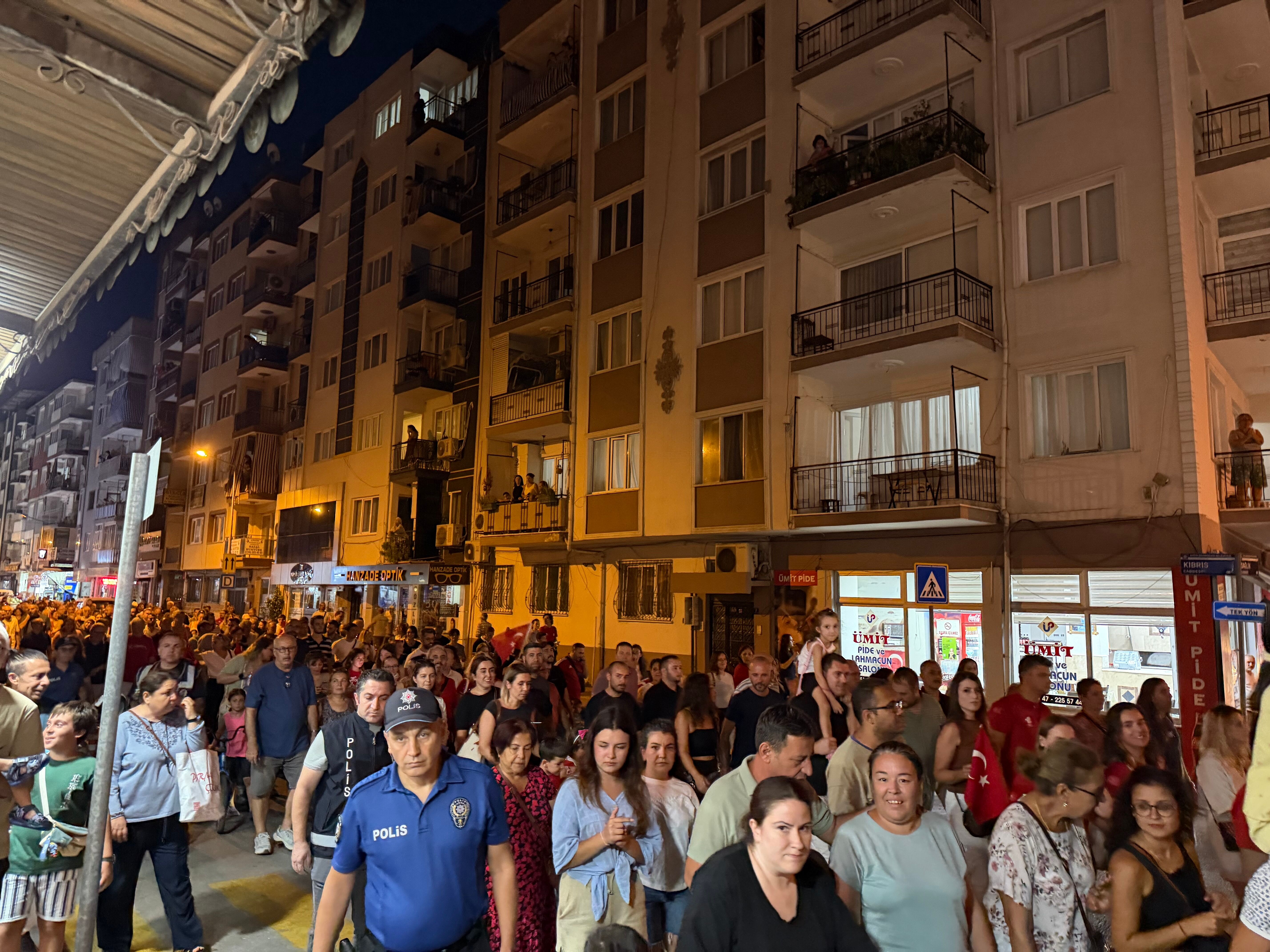 Efelerde 7 Eylul Coskusu Sokaklar Marslarla Yankilandi 690855 4Be201