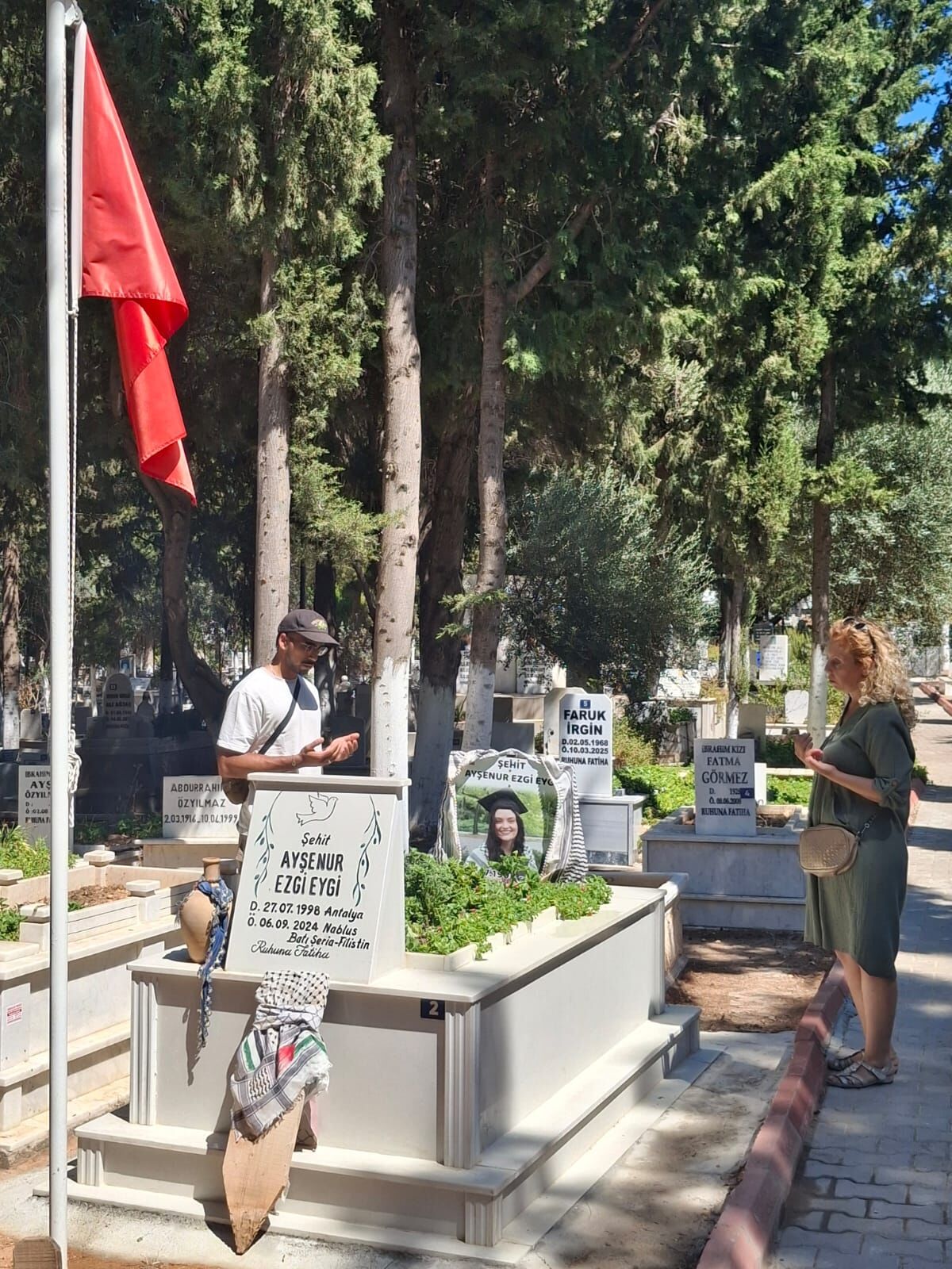 Filistin Sehidi Aysenurun Esi Esini Dualarla Andi 689974 Dce44A
