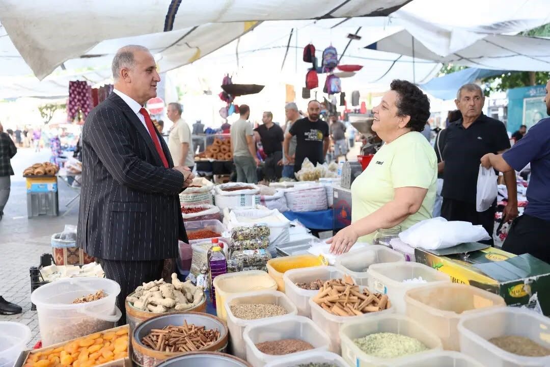 İncirliova Belediye Başkanı Kaya, pazar esnafı ve vatandaşlarla buluştu