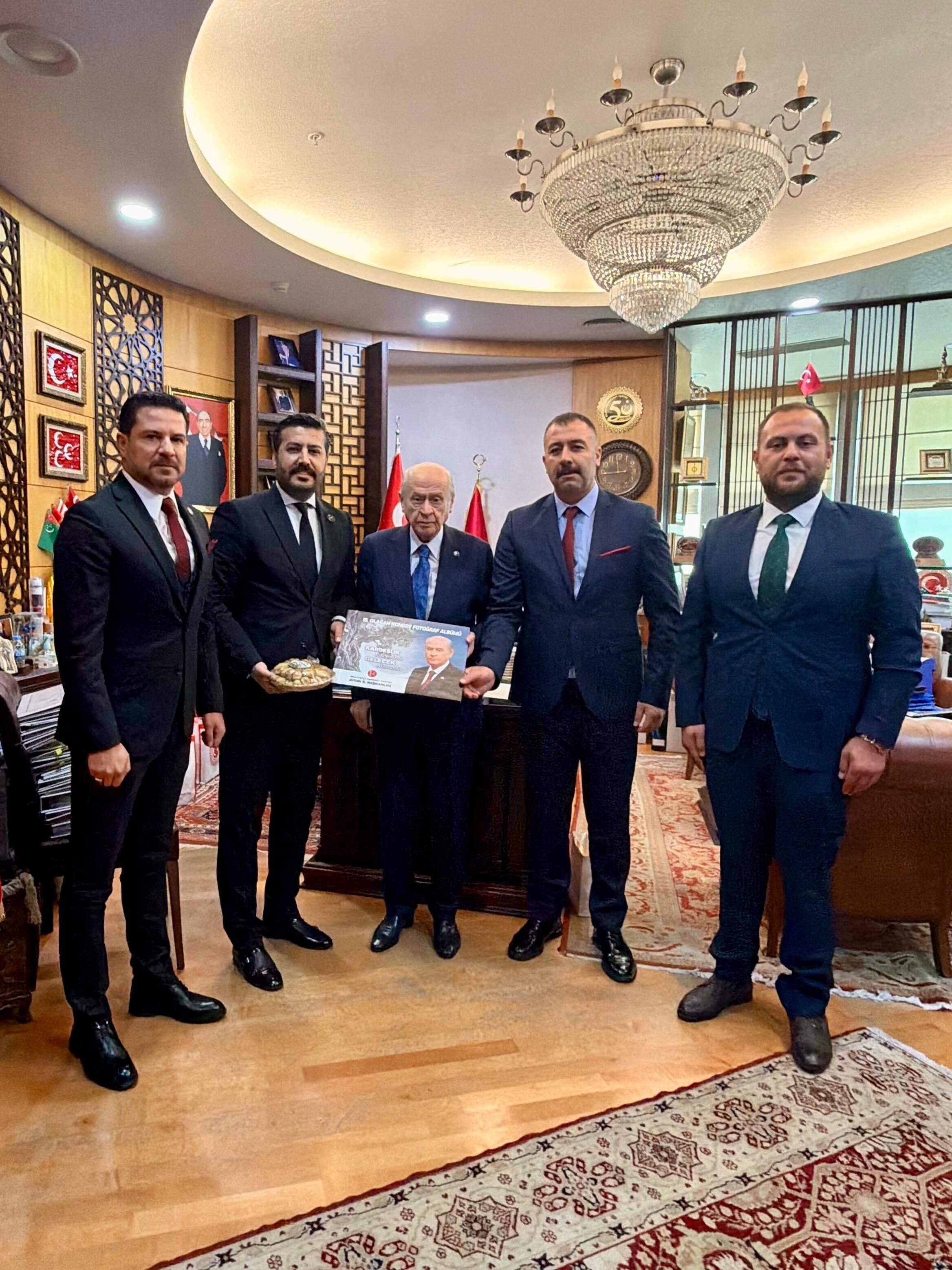 Cihangiroğlu’ndan Bahçeli'ye hediye