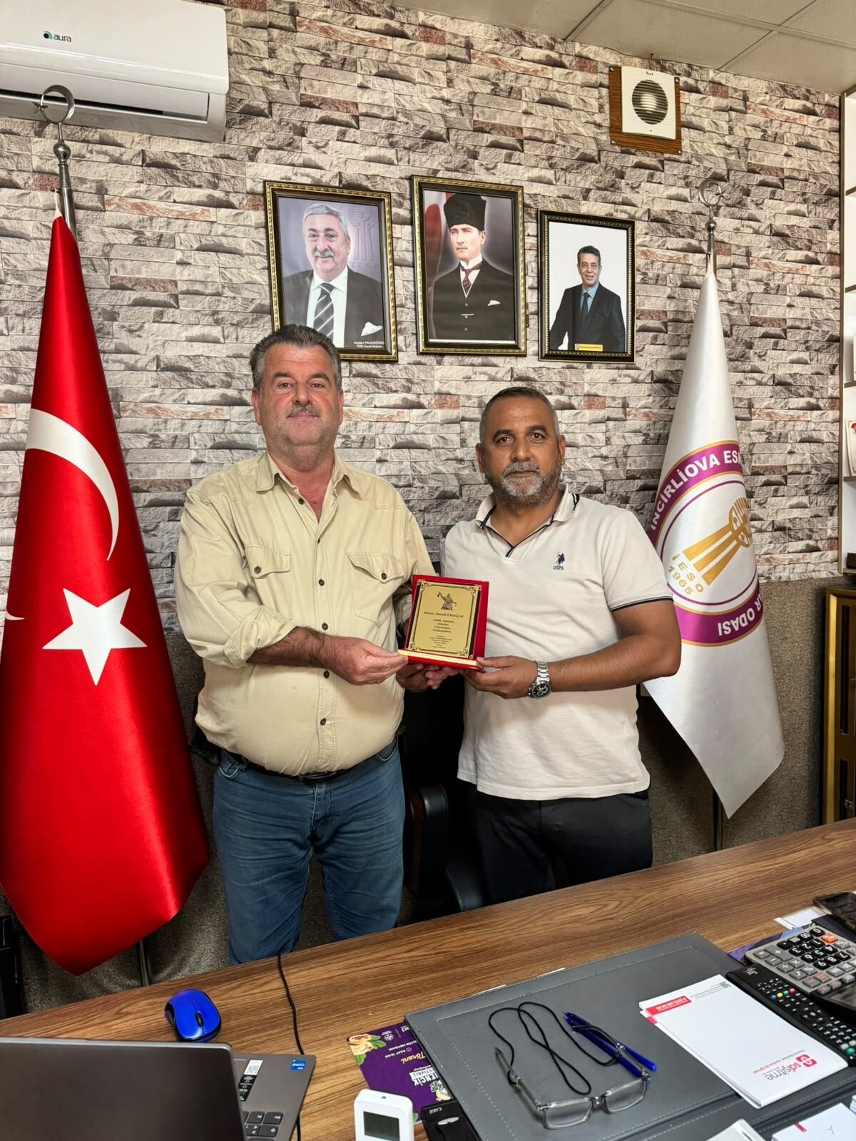 Incirliovanin Ahisi Plaketle Onurlandirildi 695780 B66113