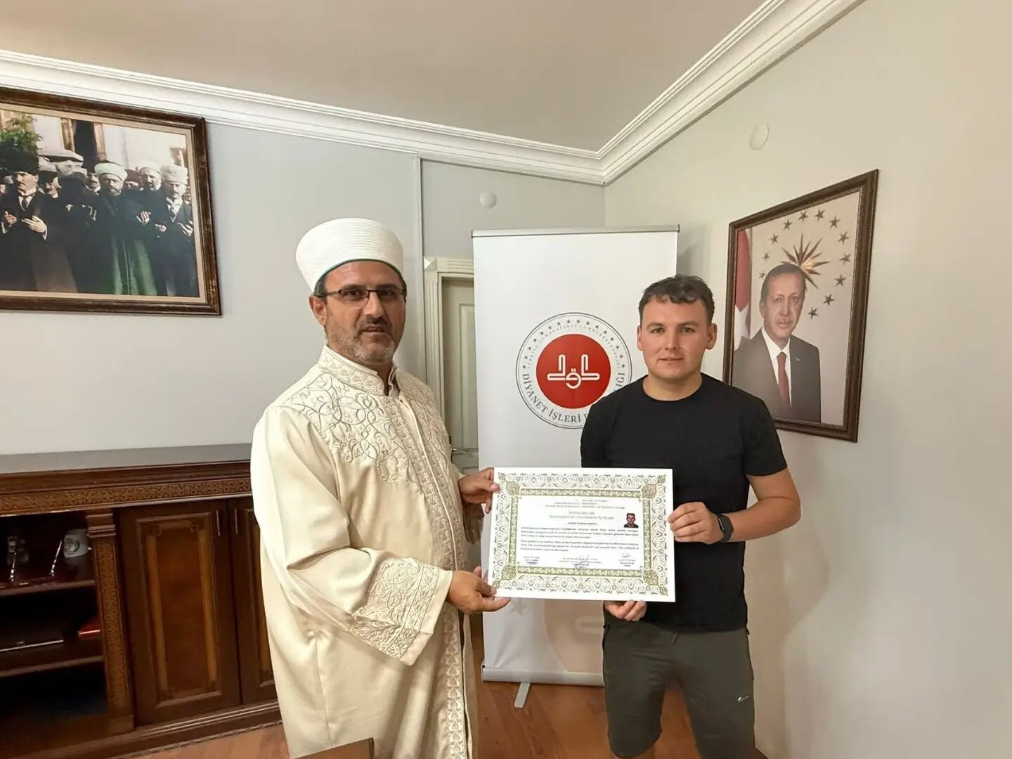 Irlandali Genc Bayram Namazindan Etkilenip Musluman Oldu 689603 6437B7