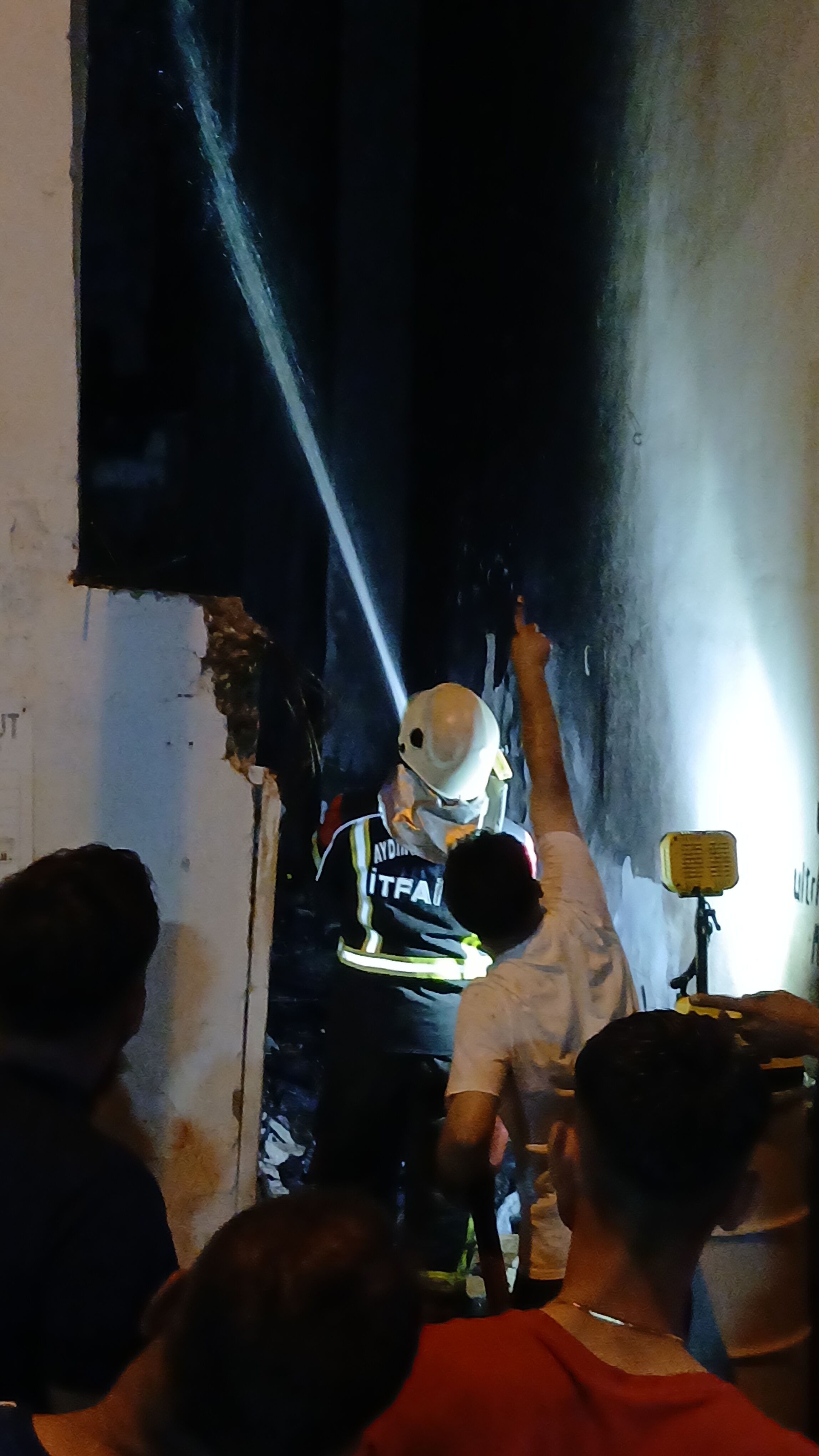 Karacasuda Korkutan Yangin Itfaiyenin Zamaninda Mudahalesi F 689733 930E45
