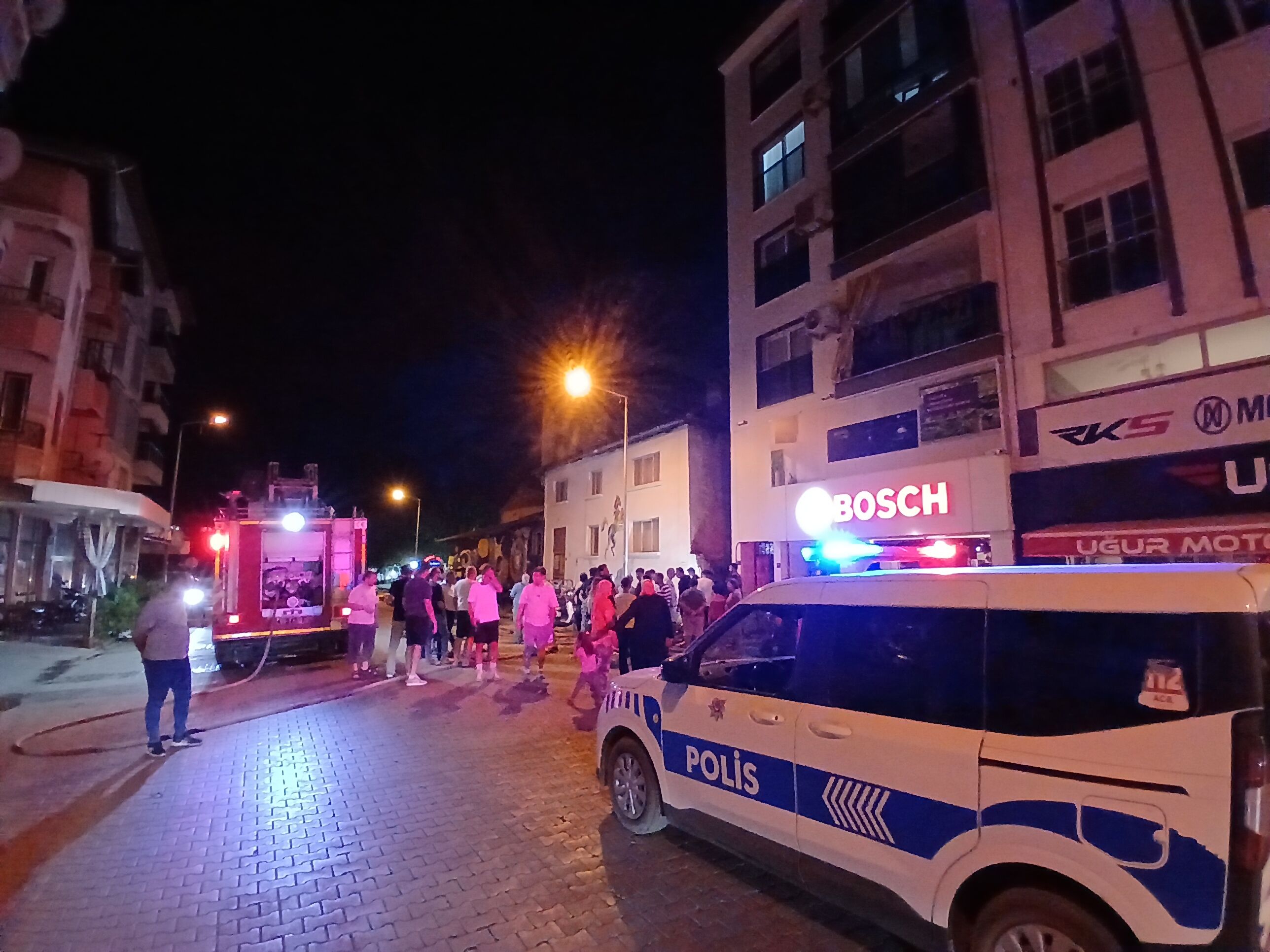 Karacasuda Korkutan Yangin Itfaiyenin Zamaninda Mudahalesi F 689733 C4D136