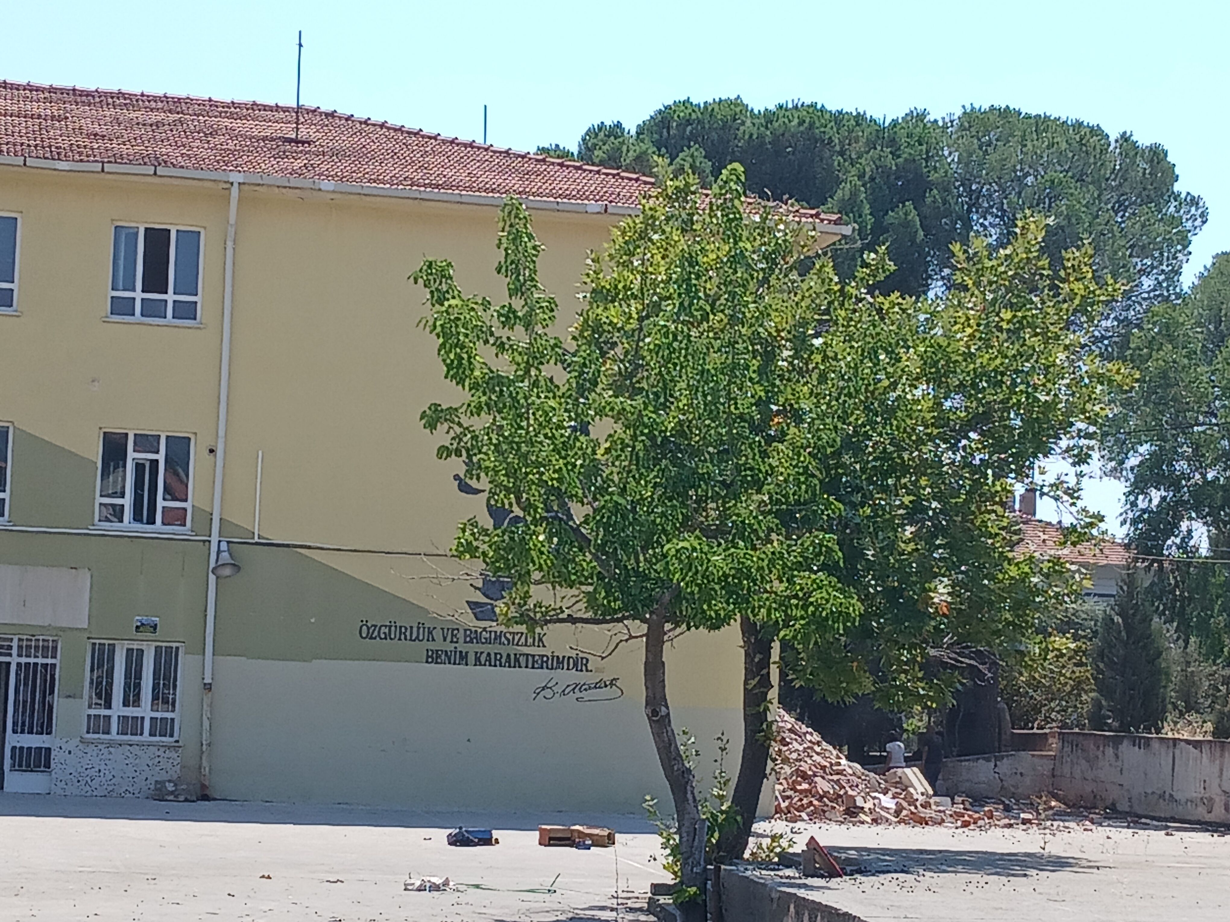 Karacasuda O Okul Binasi Yenileniyor 690748 Af3218