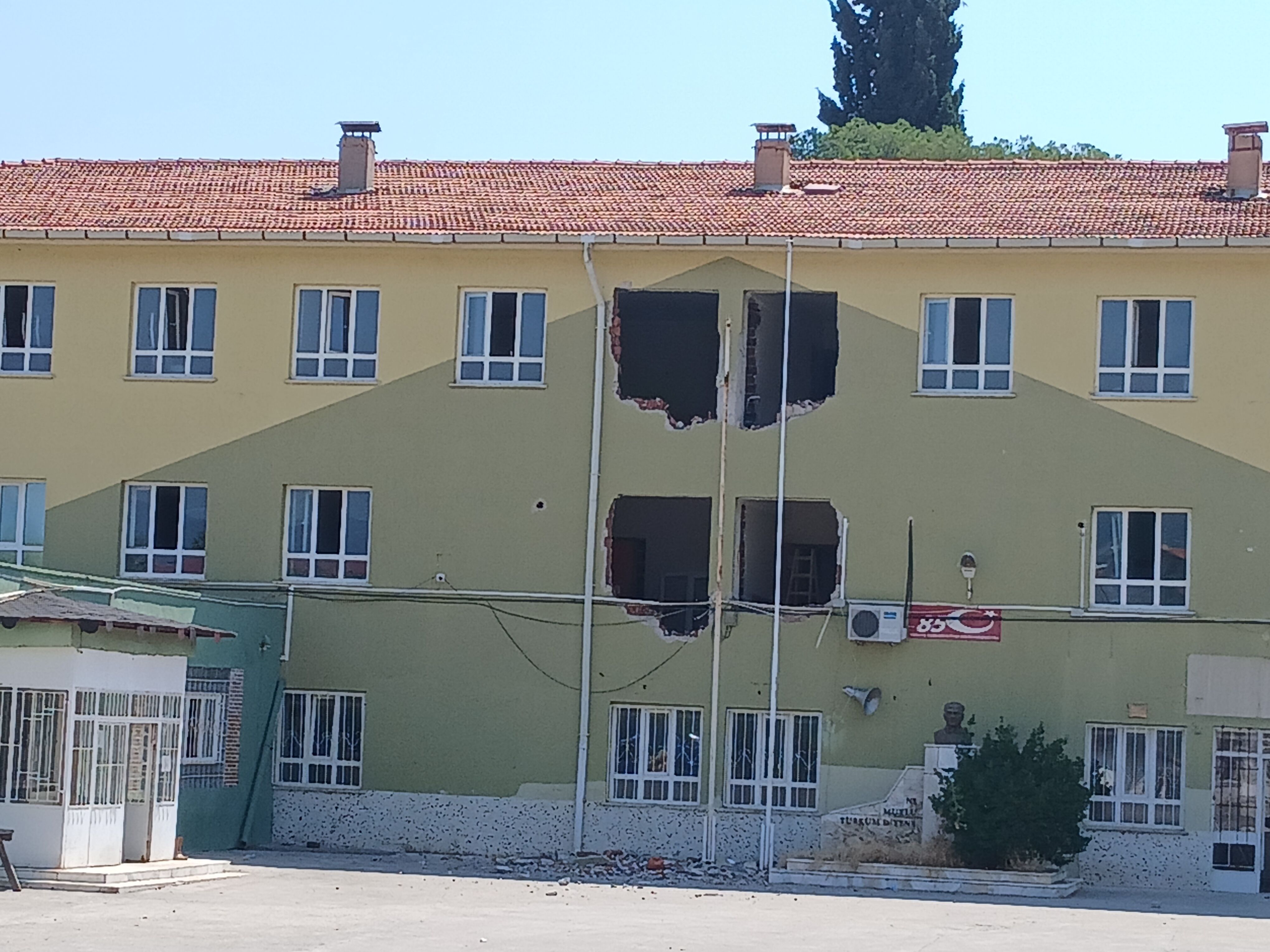 Karacasuda O Okul Binasi Yenileniyor 690748 F1288C