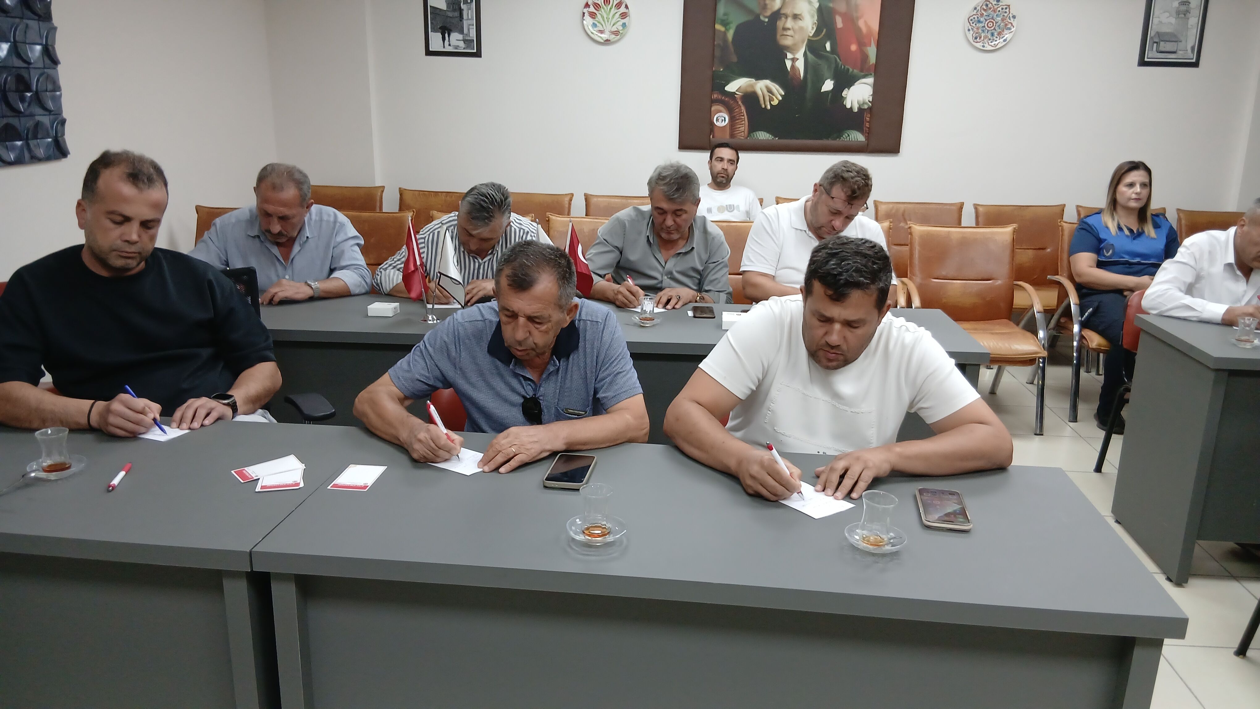 Karacasuda Yeni Partide Tek Fire Chpden Istifa Etti Yeni Par 689730 10135F