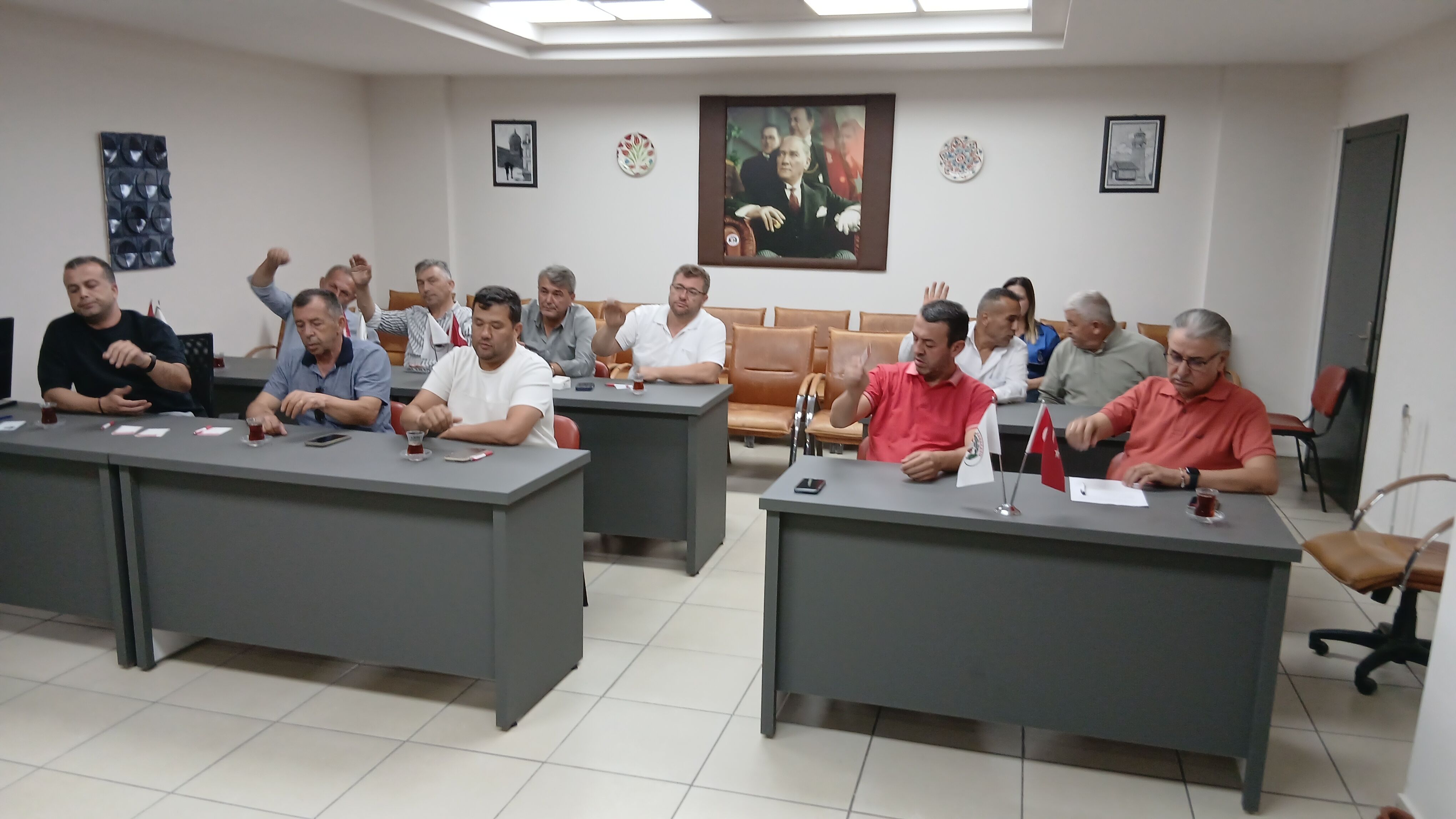 Karacasuda Yeni Partide Tek Fire Chpden Istifa Etti Yeni Par 689730 C0C696