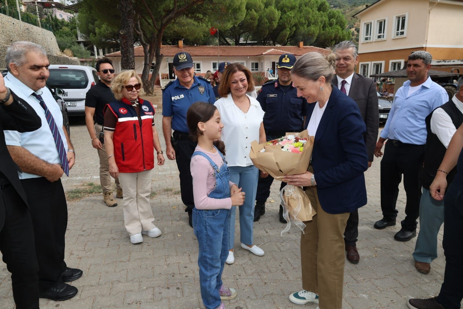 Kirsal Mahallelerdeki Cocuklar Surprizlerini Aldilar Nazilli 692848 59A159