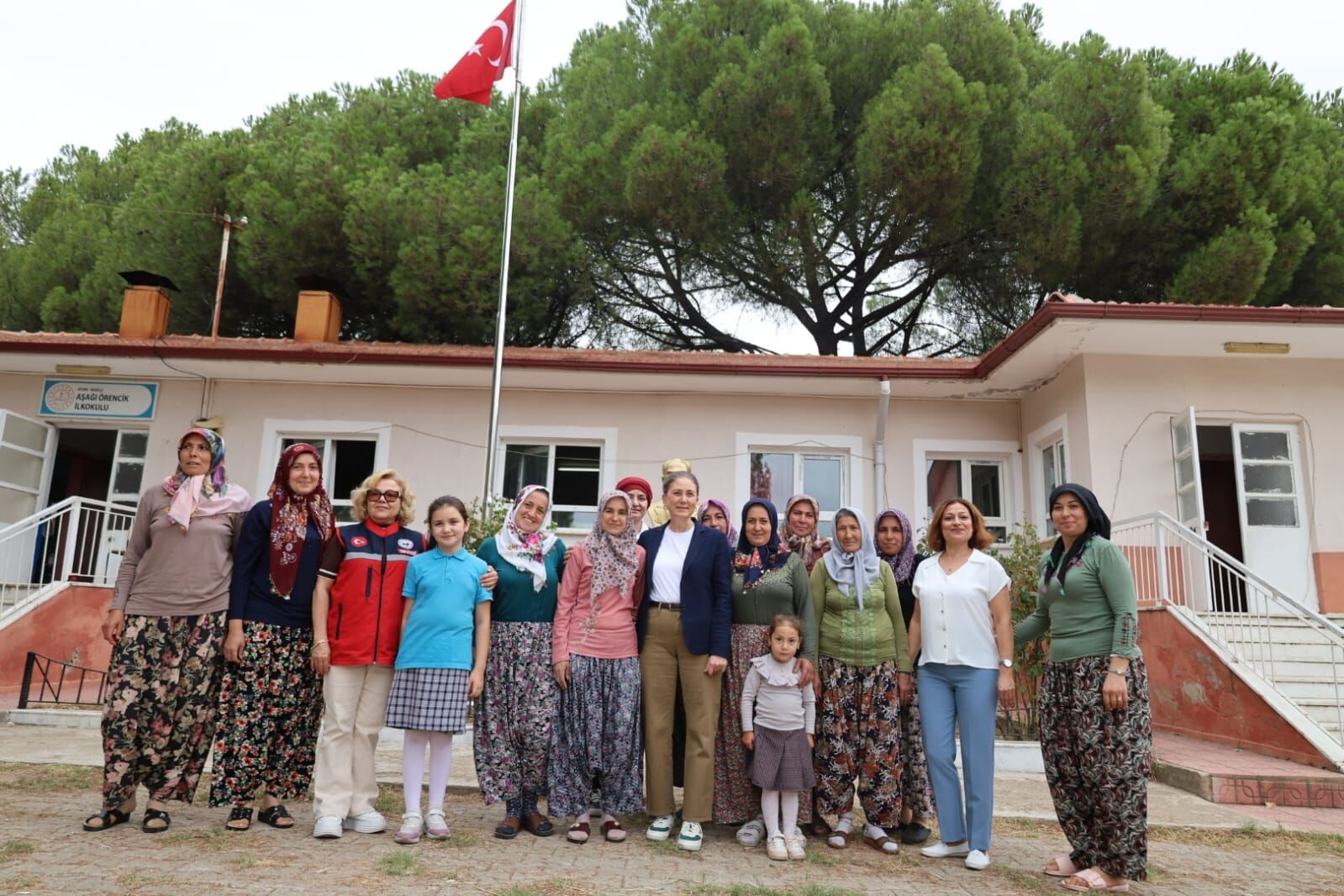 Kirsal Mahallelerdeki Cocuklar Surprizlerini Aldilar Nazilli 692848 D305B5