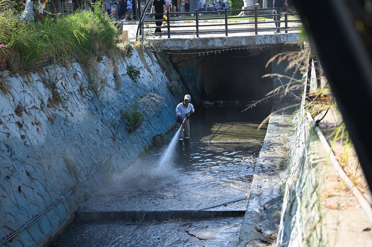 Kusadasi Nda Damlacik Deresi Temizlendi 1790166605268 284576