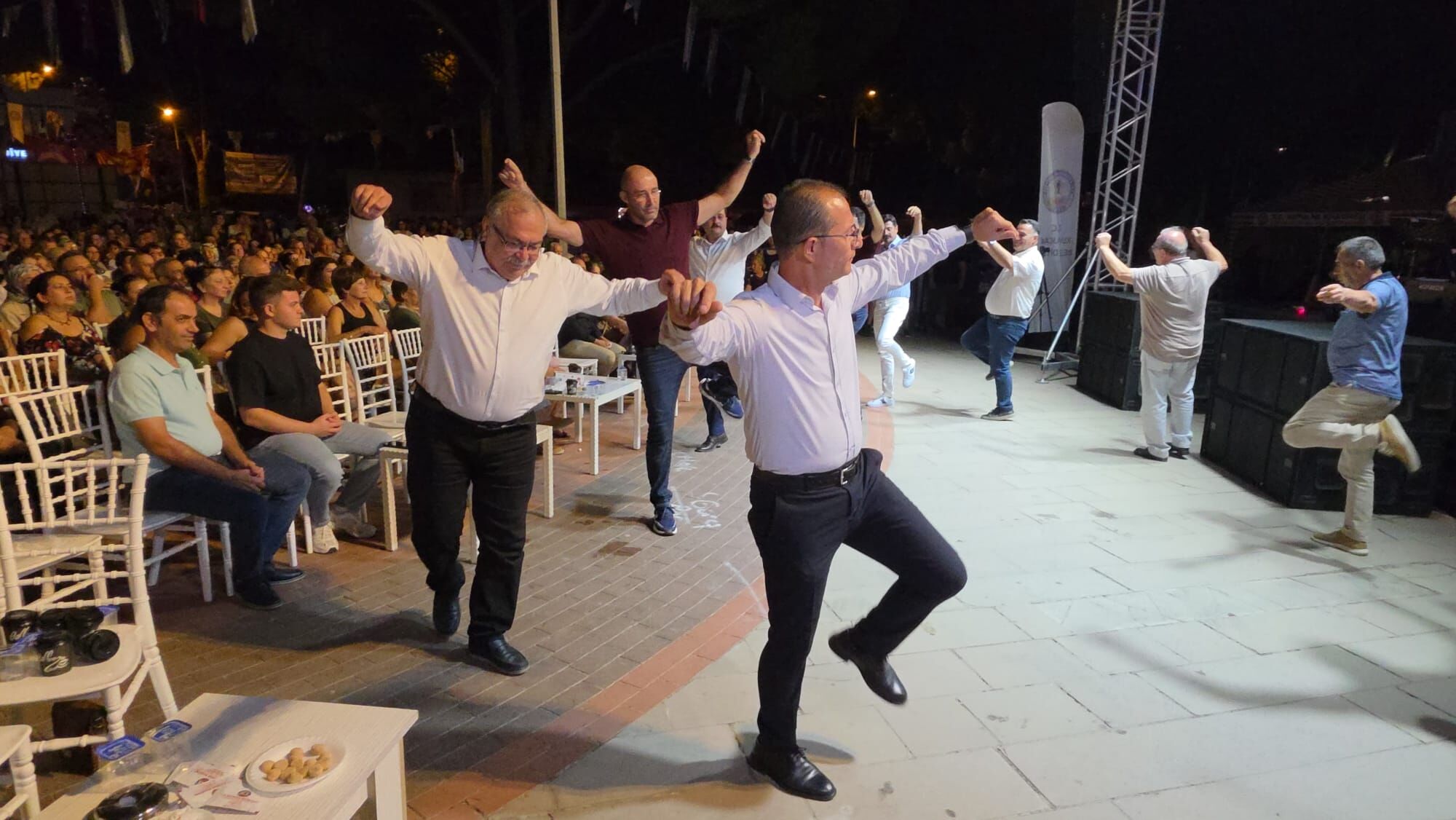 Kuyucakta 5 Eylul Coskusu Binlerce Kisi Genclige Hitabeyi Te 690395 C29C34