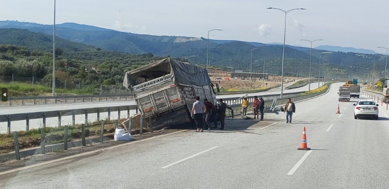 Kuyucakta Olumu Bekleyen Yol Aydin Denizli Otoyolu Alarm Ver 692715 95B1Ad