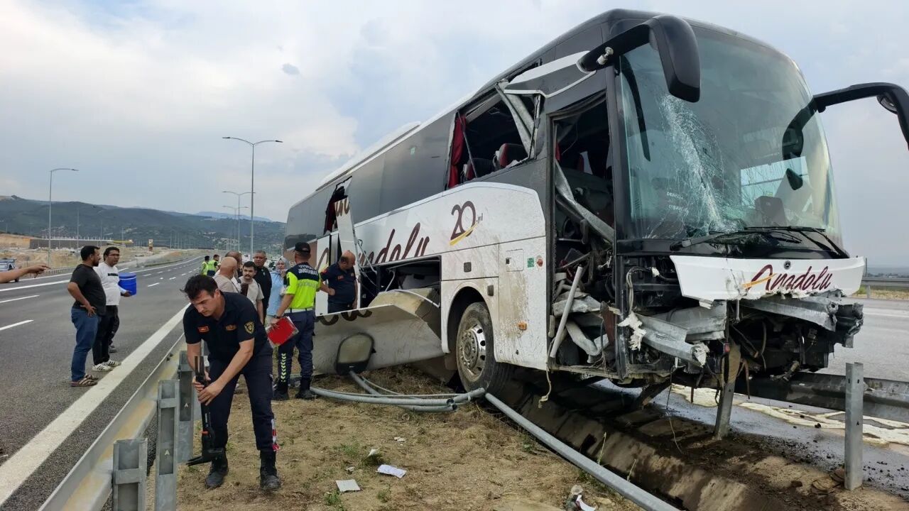 Kuyucakta Olumu Bekleyen Yol Aydin Denizli Otoyolu Alarm Ver 692715 Fc5E33