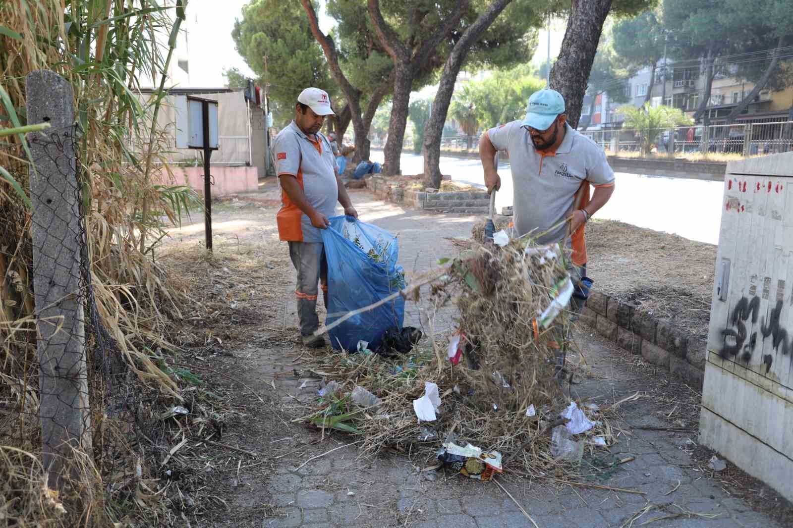 Nazilli Belediyesi Nden Devlet Karayolunda Temizlik Calismasi 1789736402417 10497