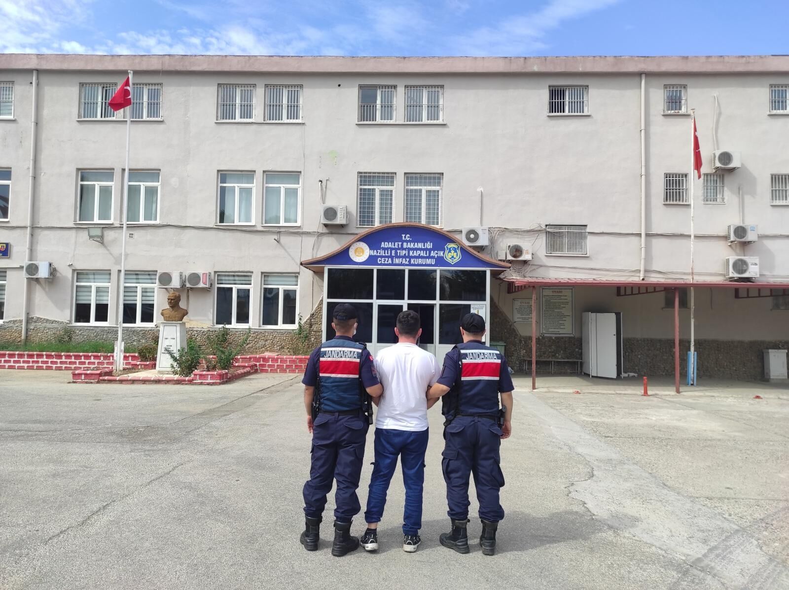 Nazilli’de jandarmadan bahar temizliği: Uyuşturucu ticareti yapan 2 kişi tutuklandı