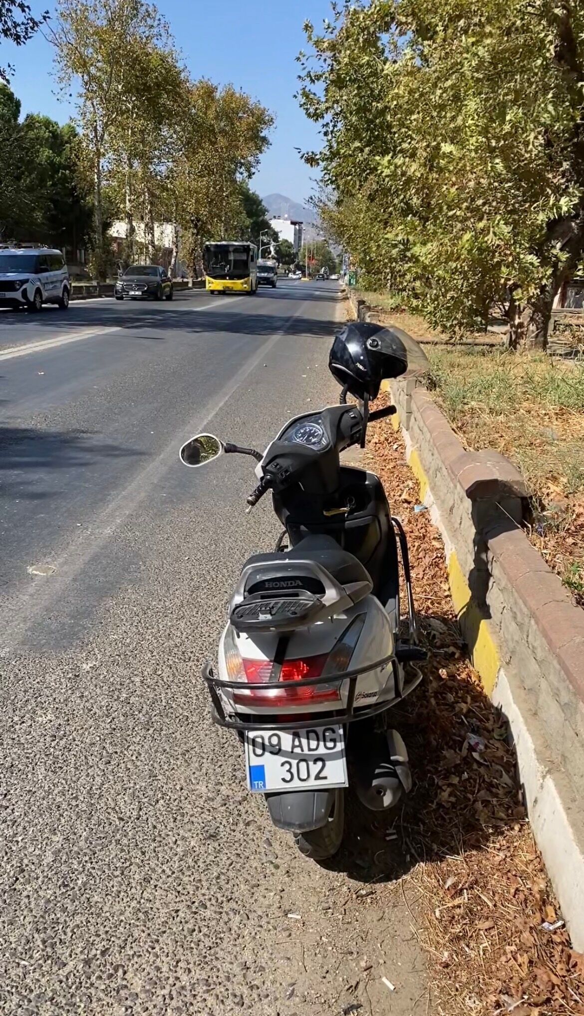 Nazillide Kamyonet Motosiklete Carpip Kacti 2 Yarali 692057 2652D2