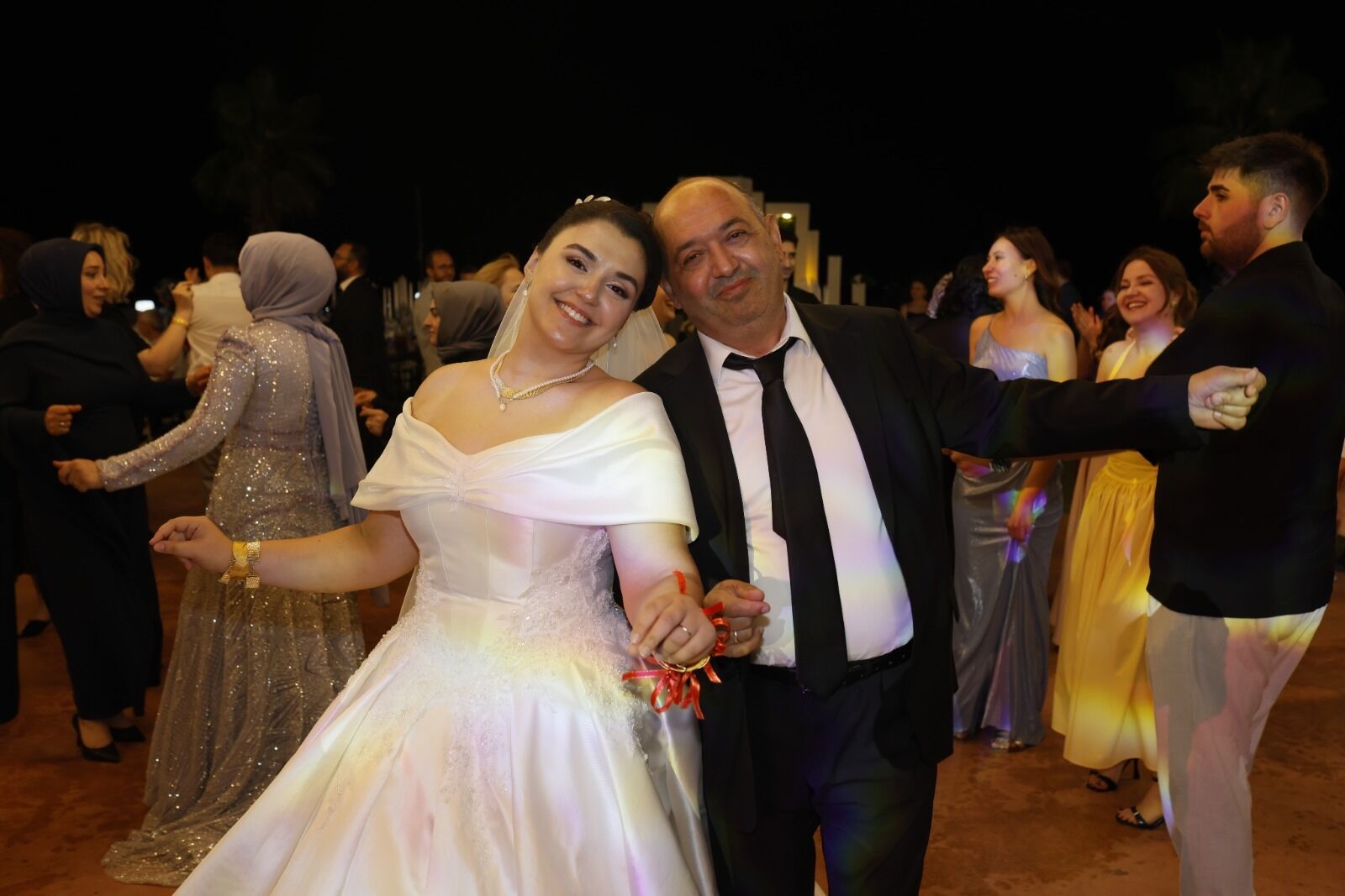 Nazillide Turkoglu Ve Dogan Ailelerinin Gurur Gecesi Ayse Ve 689380 2Dd294