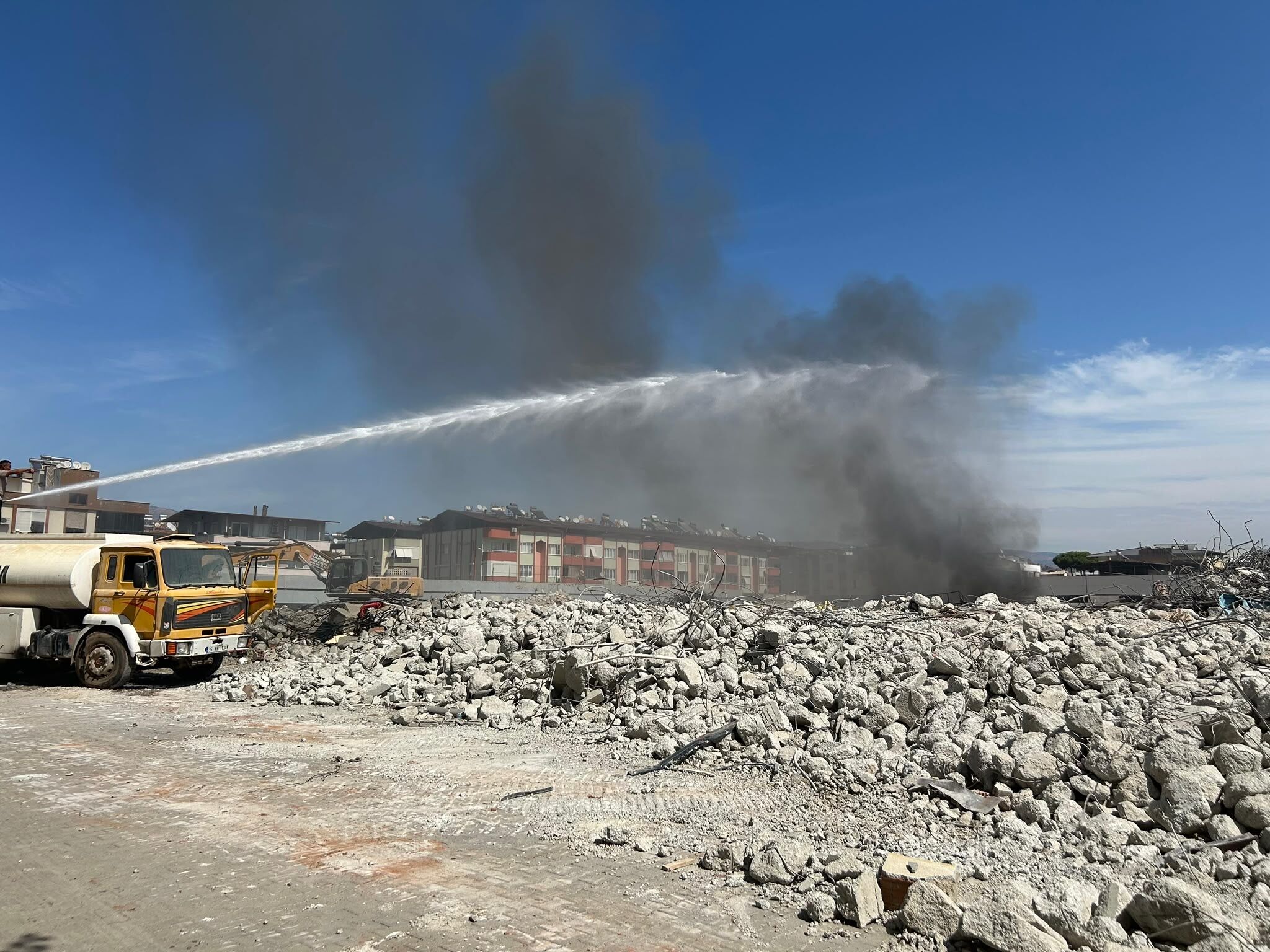 Nazilliden Dumanlar Yukseldi Stadyum Alaninda Korkutan Yangi 692504 566C35