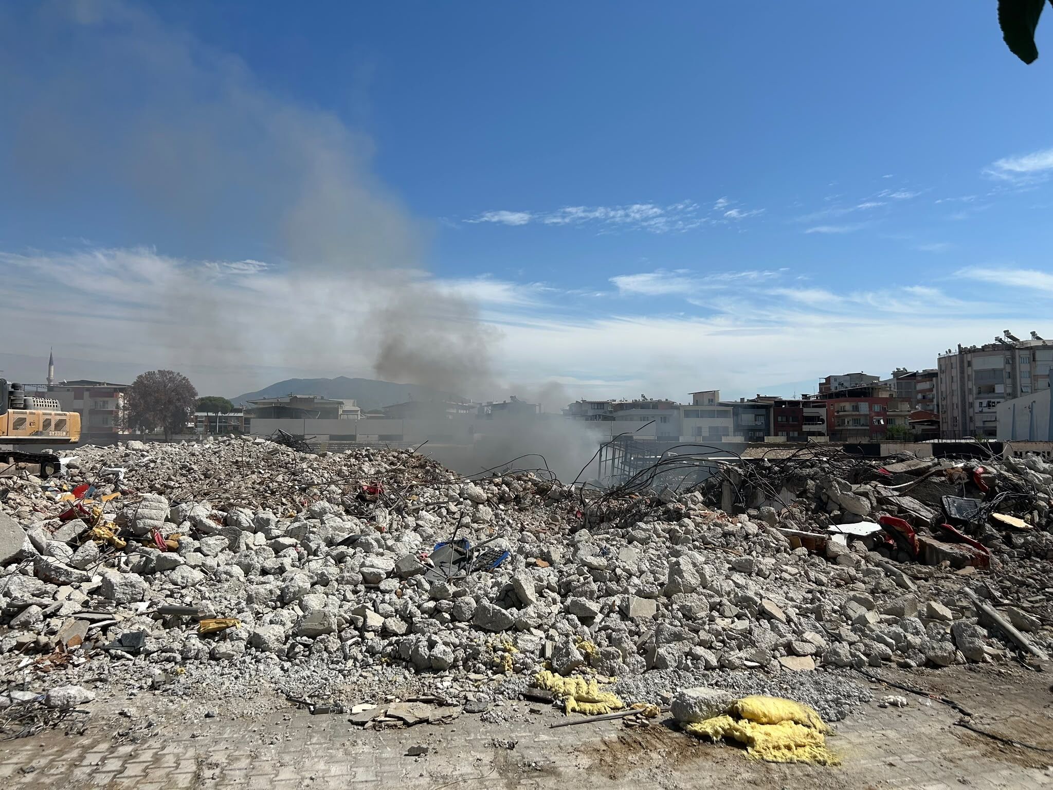 Nazilliden Dumanlar Yukseldi Stadyum Alaninda Korkutan Yangi 692504 83472F