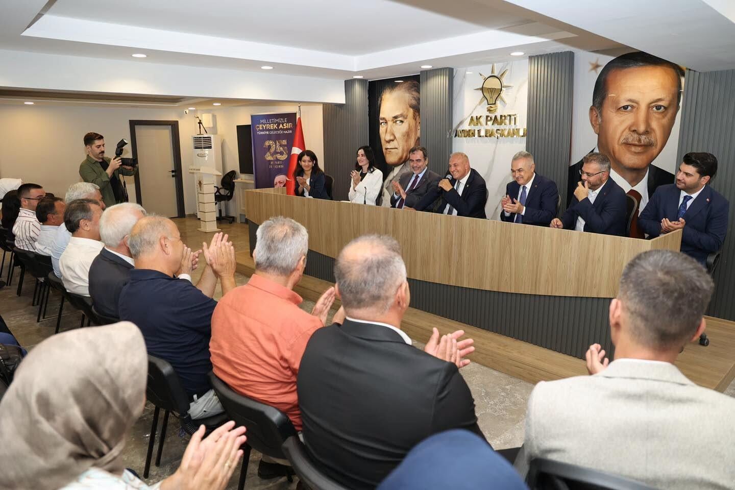 Omer Karakas Ak Parti Teskilatiyla Ilk Kez Bulustu 689217 De5Cde