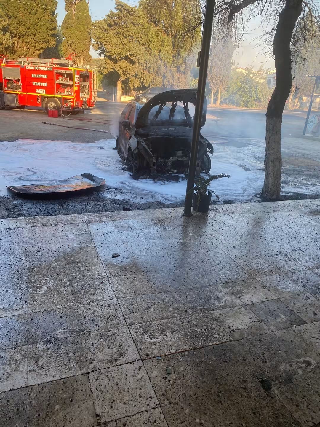 Park Halindeki Elektrikli Arac Yandi 690000 B46Edf