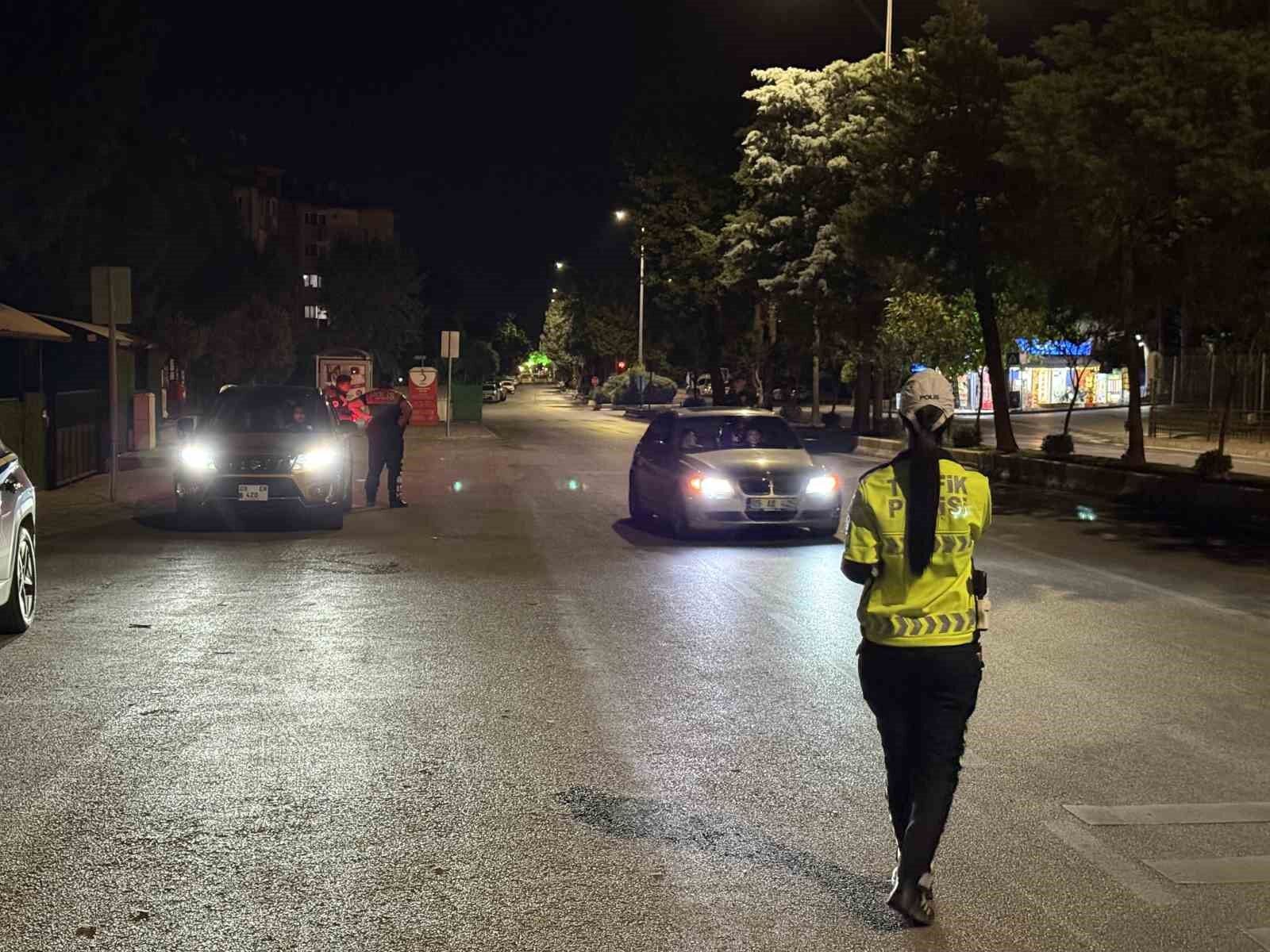 Polis Ekiplerinin Huzur Ve Guvenlik Uygulamalari Araliksiz Suruyor 1790661306469 374723