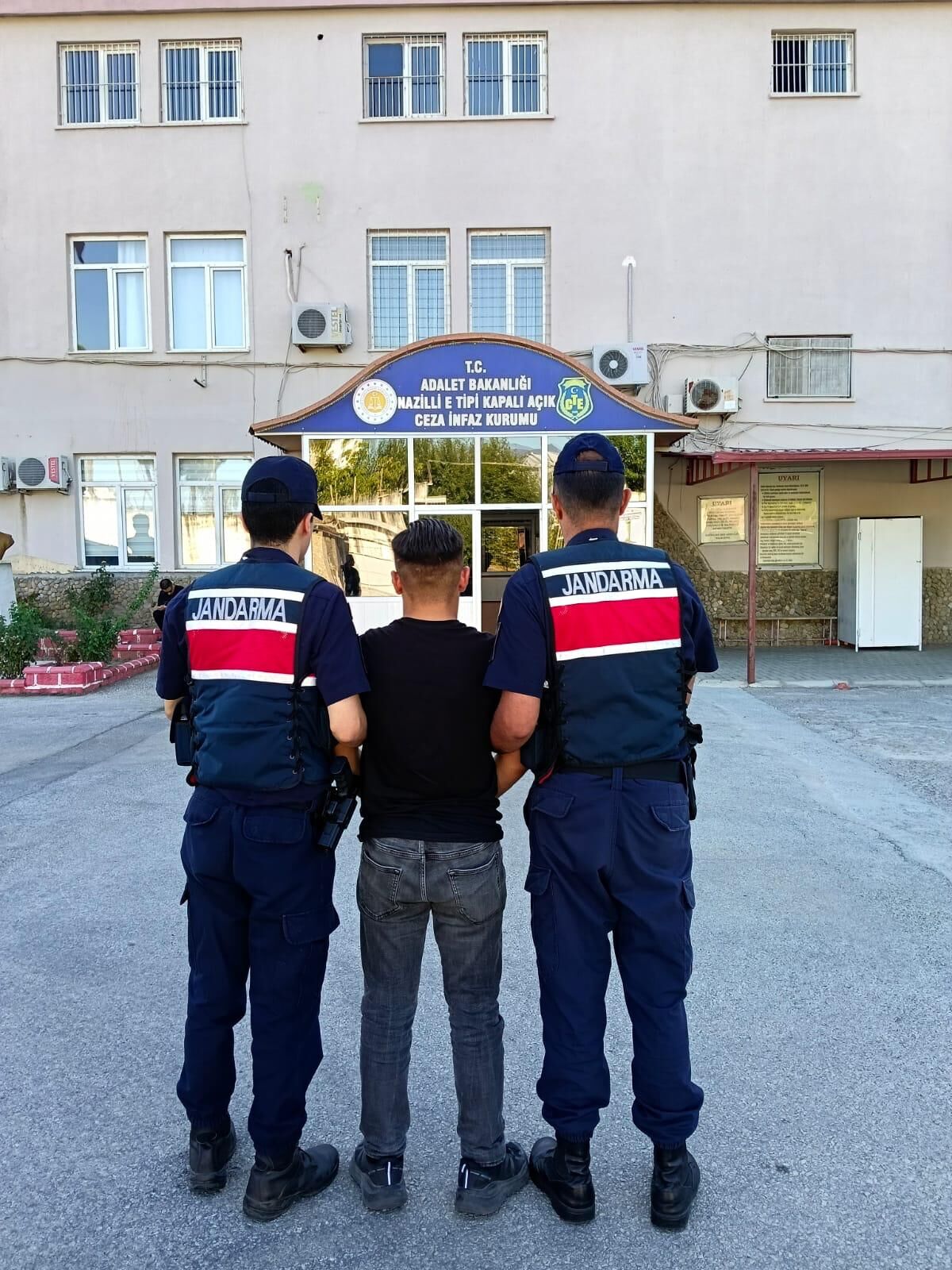 Nazilli uyuşturucudan temizleniyor  : Jandarma torbacıyı suç üstü yakaladı