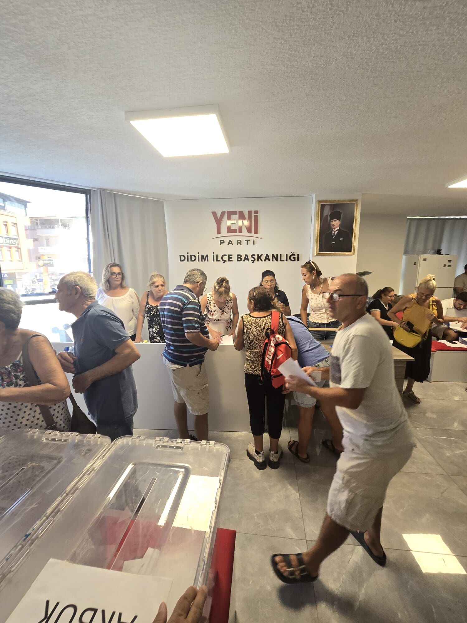 Yeni Parti Didimde Sandiklar Delegeler Icin Acildi 691925 A0072C