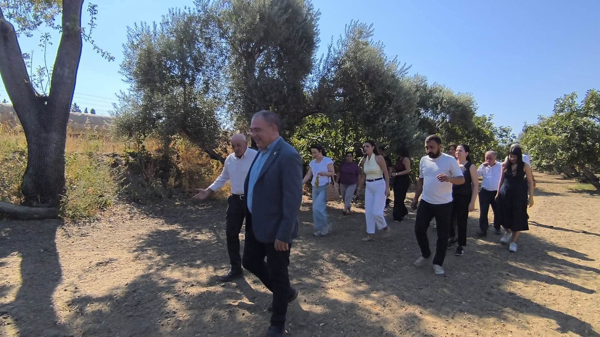 Yeni Parti Incirliovada Incir Ureticileriyle Bulustu 689998 5850Ec