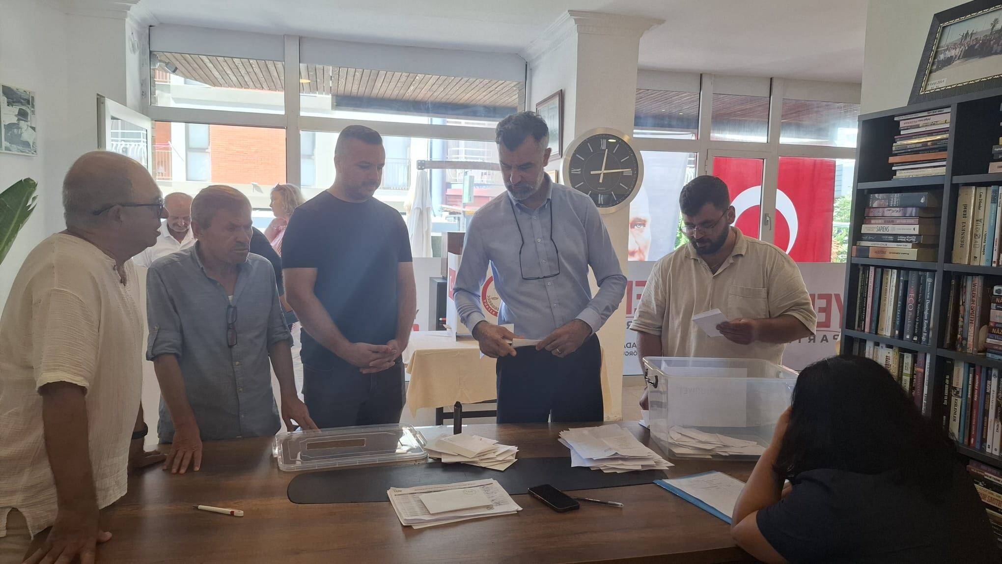 Yeni Parti Kusadasinda Sandik Delegeler Icin Acildi 691884 C0F190