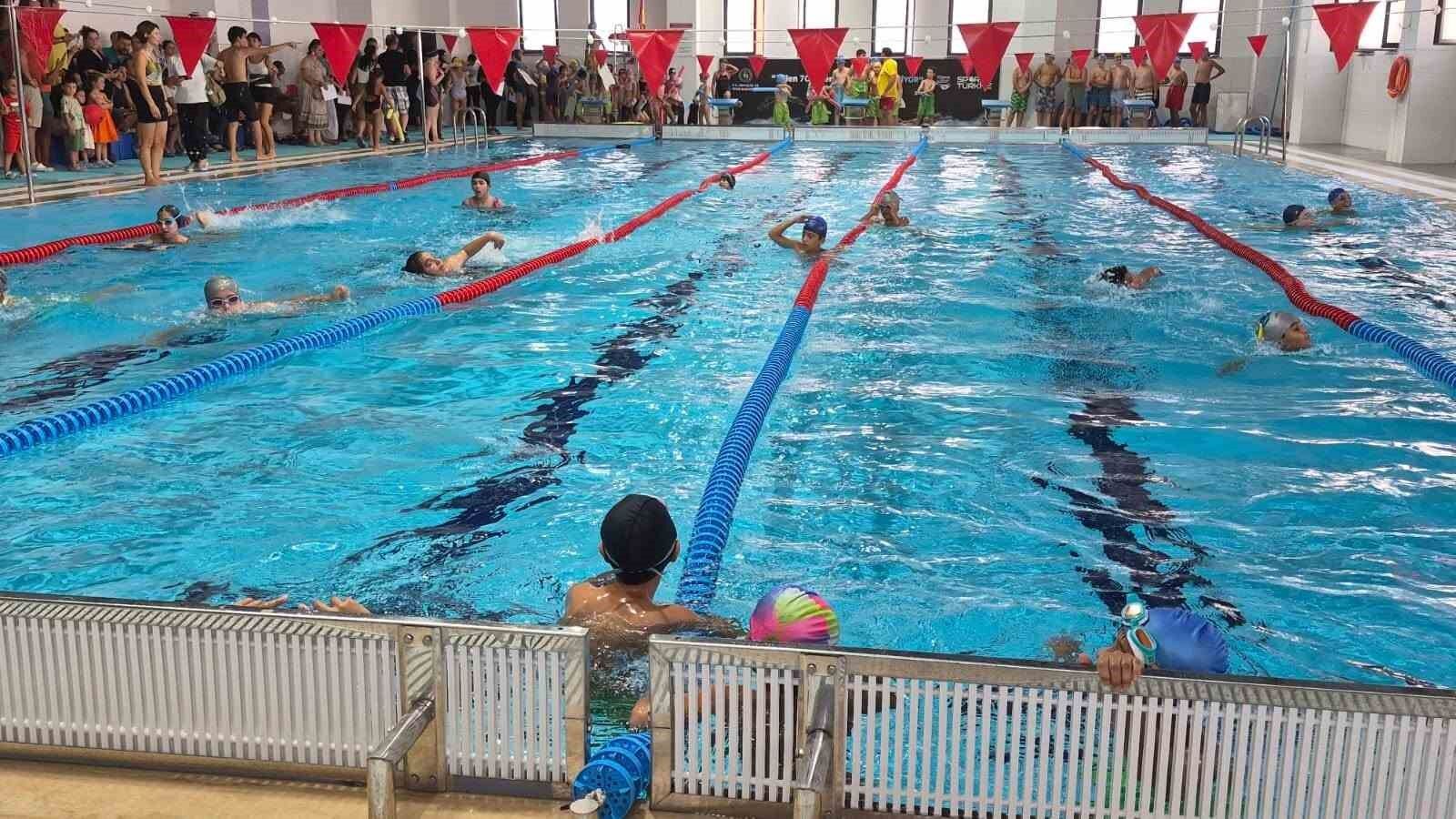 Yüzme Bilmeyen Kalmasın Projesi ile çocuklar suyla buluşuyor