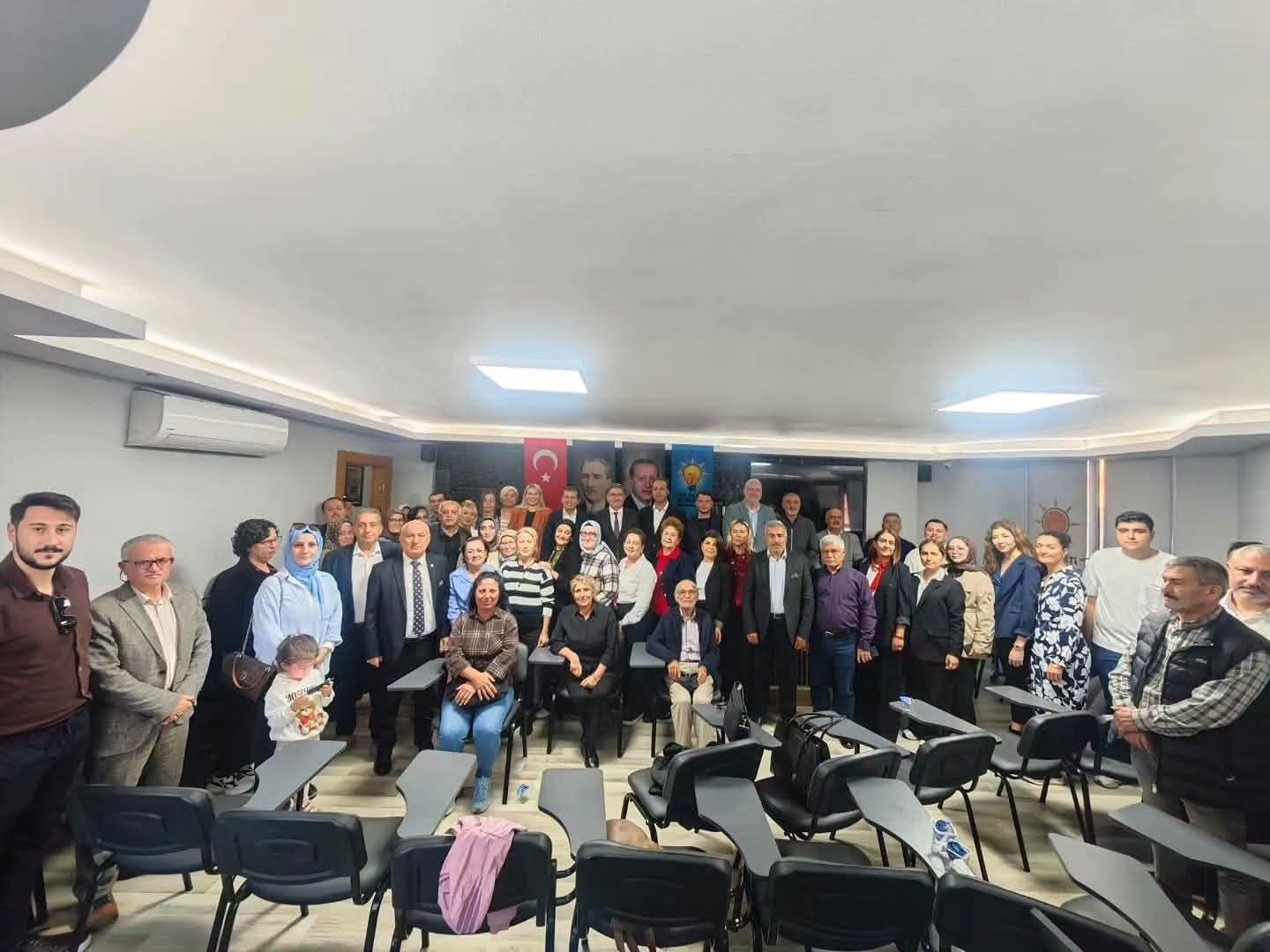 Ak Parti Kusadasi Teskilatinda Guclu Bulusma 701755 Bd70D0