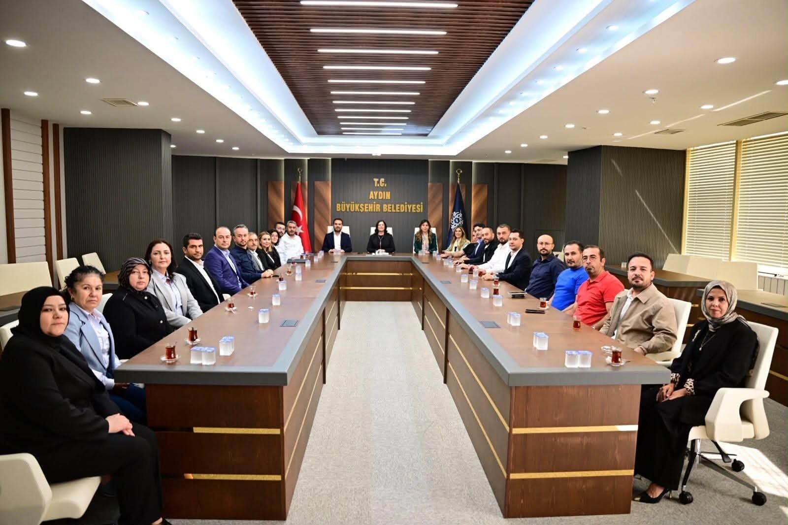 Ak Parti Nazilliden Cerciogluna Dikkat Ceken Ziyaret 697456 A4B314