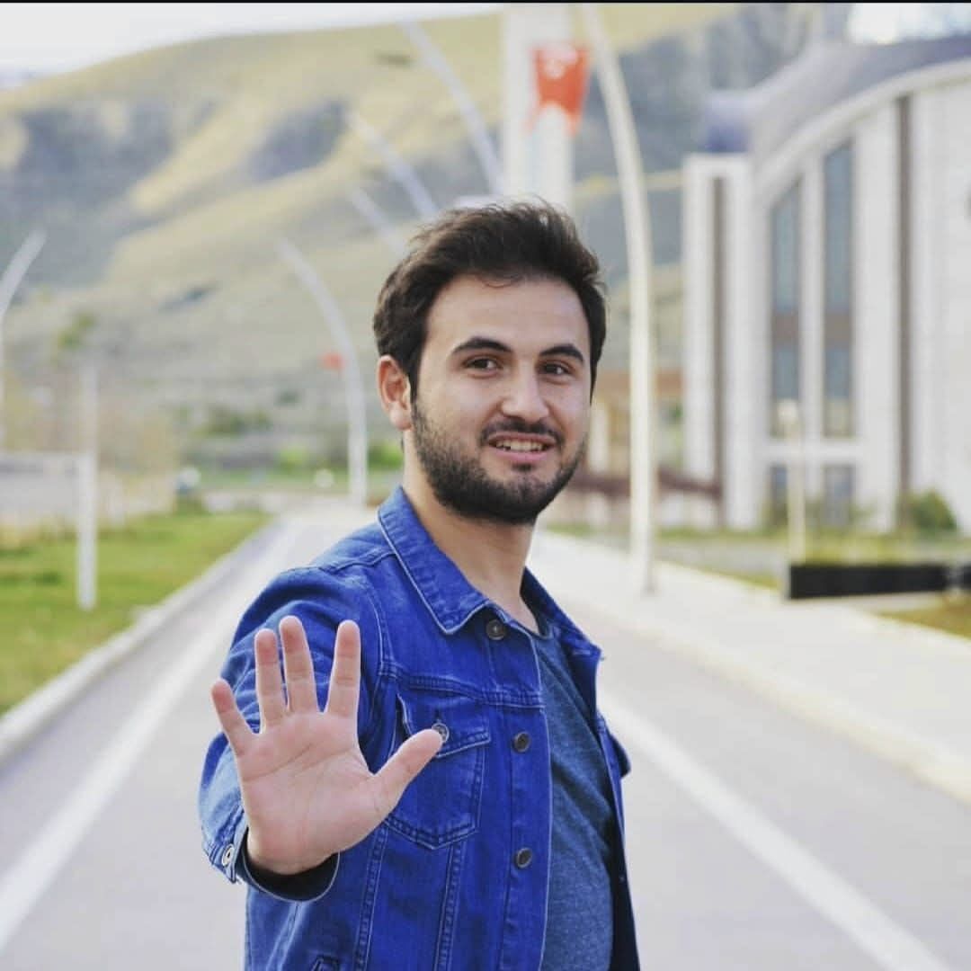 Annesi Defnedildikten 8 Saat Sonra Vefat Eden Tayfun Topraga 699434 Ce65B8