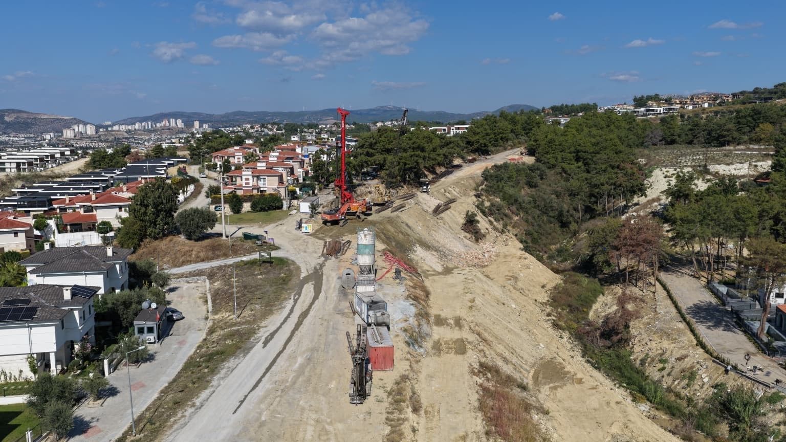 Aydin Buyuksehir Belediyesi Kusadasi Ndaki Yol Calismalarini Surduruyor 1793101502843 183539