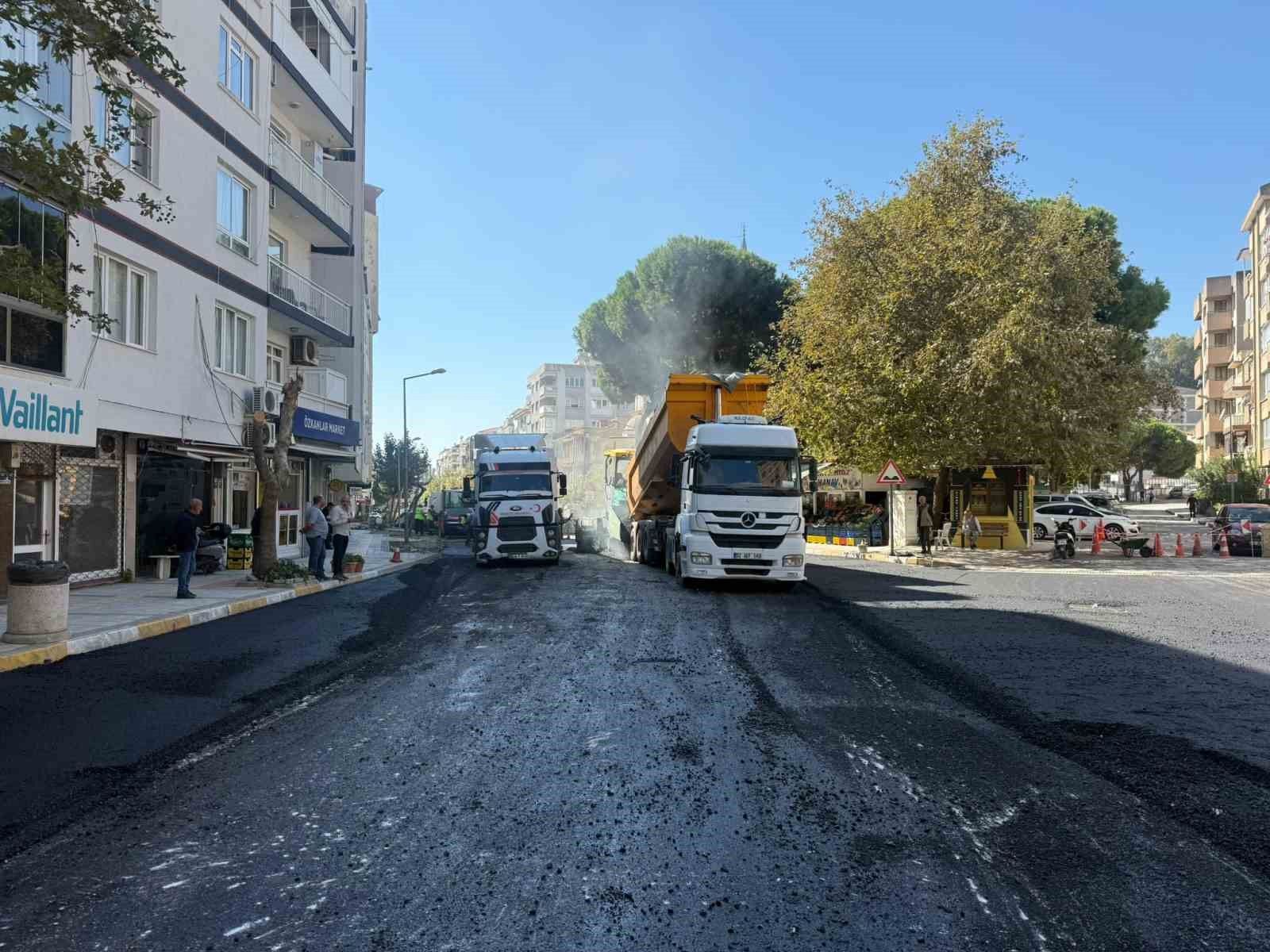 Aydin In 17 Ilcesinde Yol Calismalari Es Zamanli Suruyor 1792219803294 417115