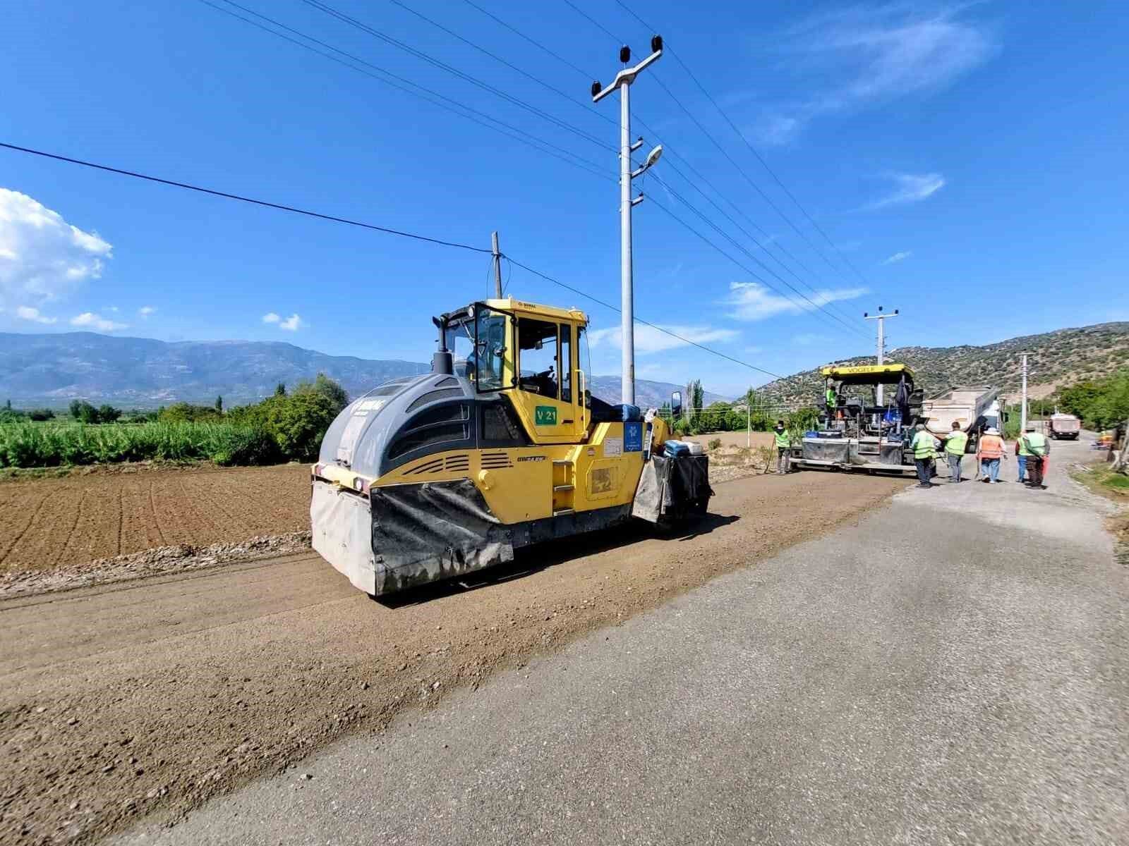 Aydın’ın 17 ilçesinde yollar için eş zamanlı çalışma